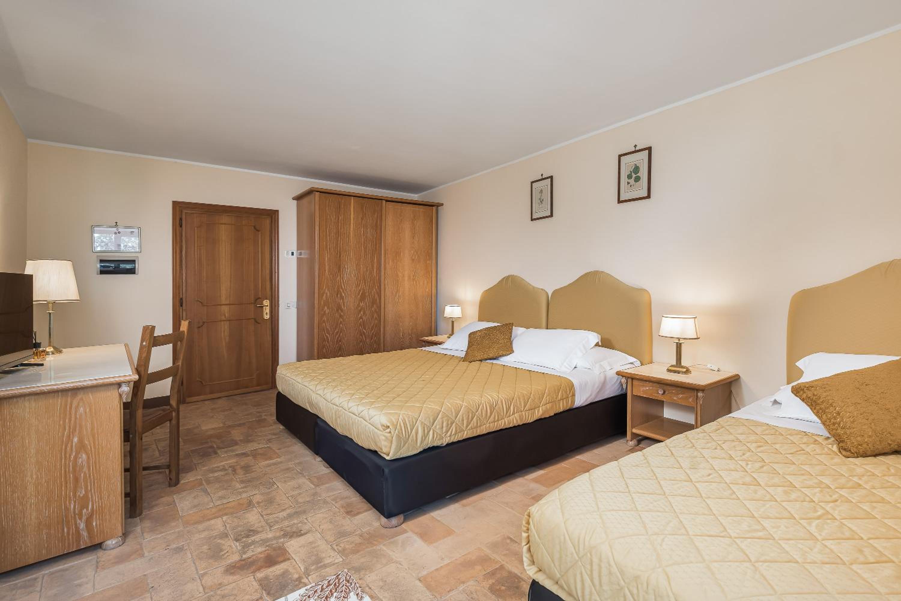 Deluxe Double Room with Terrace photo 2