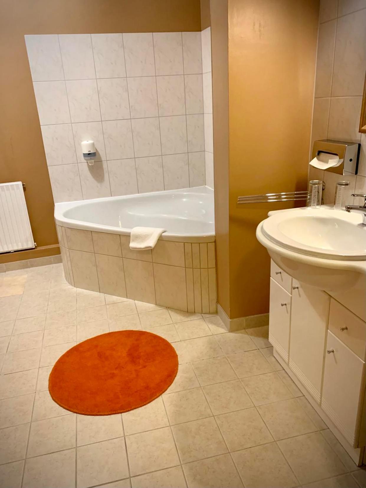 Superior Double Room with City View - Photo 6