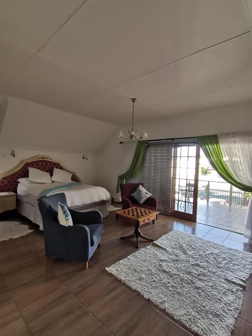 Double Room with Balcony - Photo 7