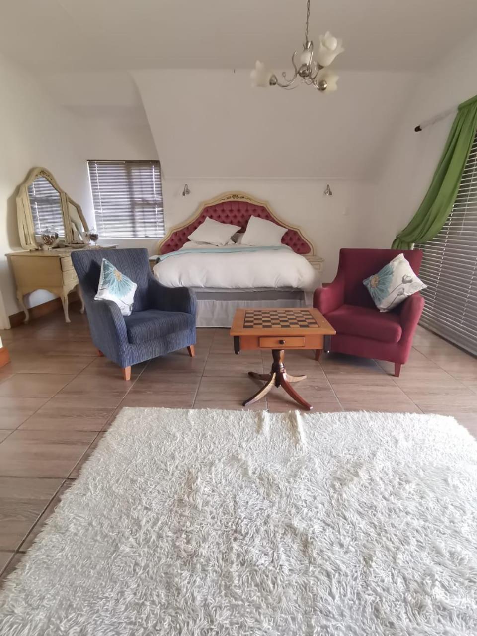 Double Room with Balcony - Photo 8