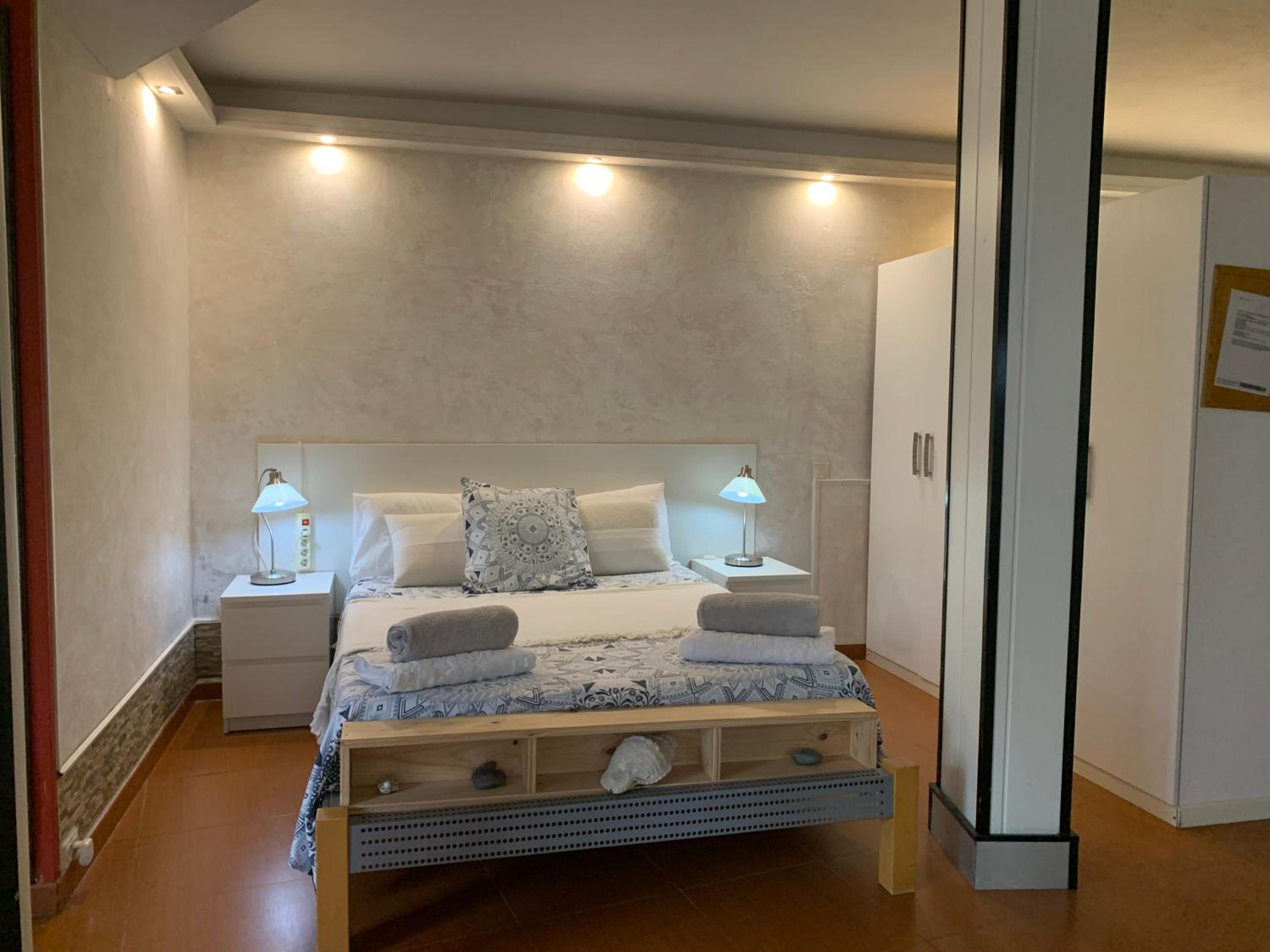 One-Bedroom Apartment photo 2