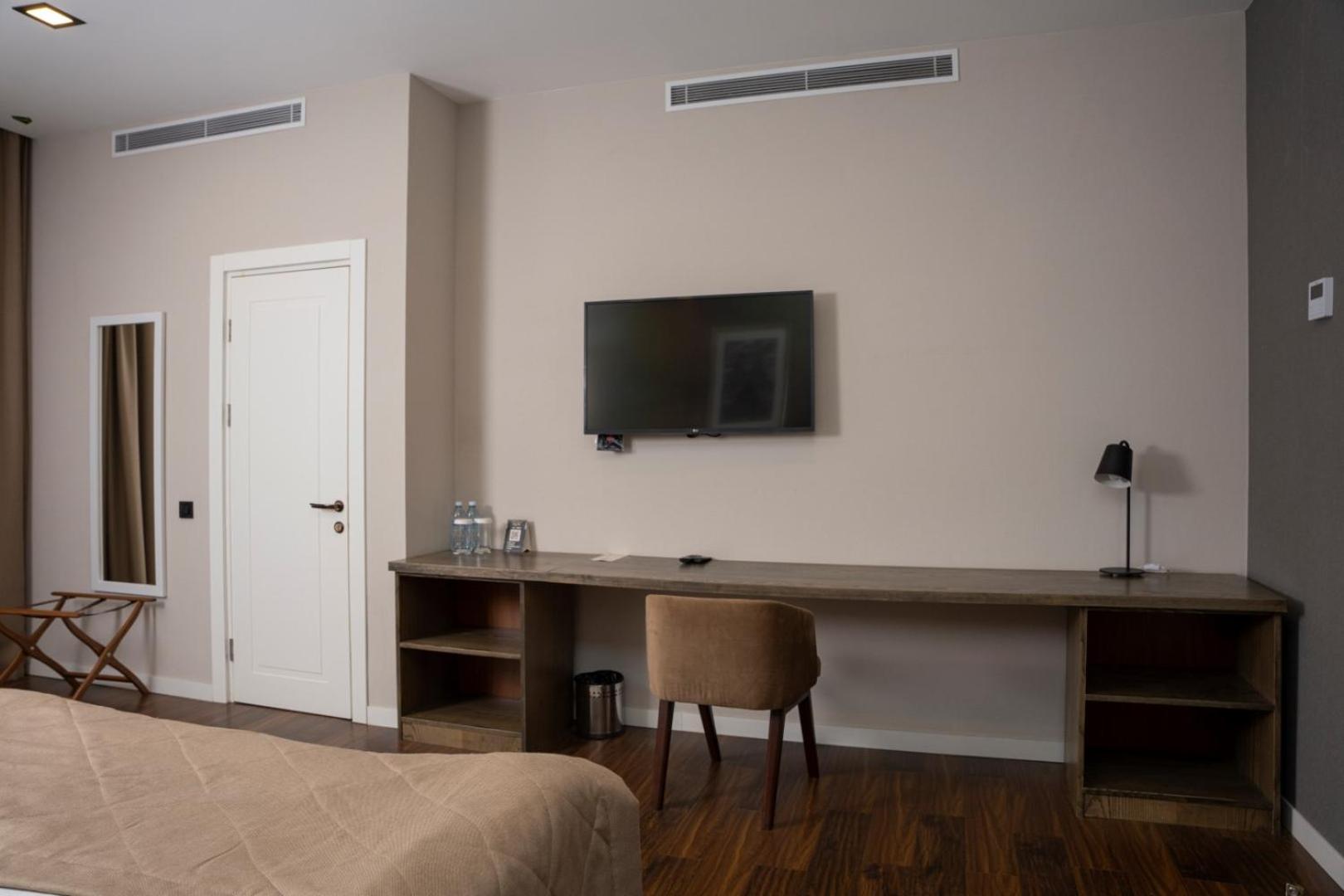 Deluxe Double or Twin Room - Photo 6