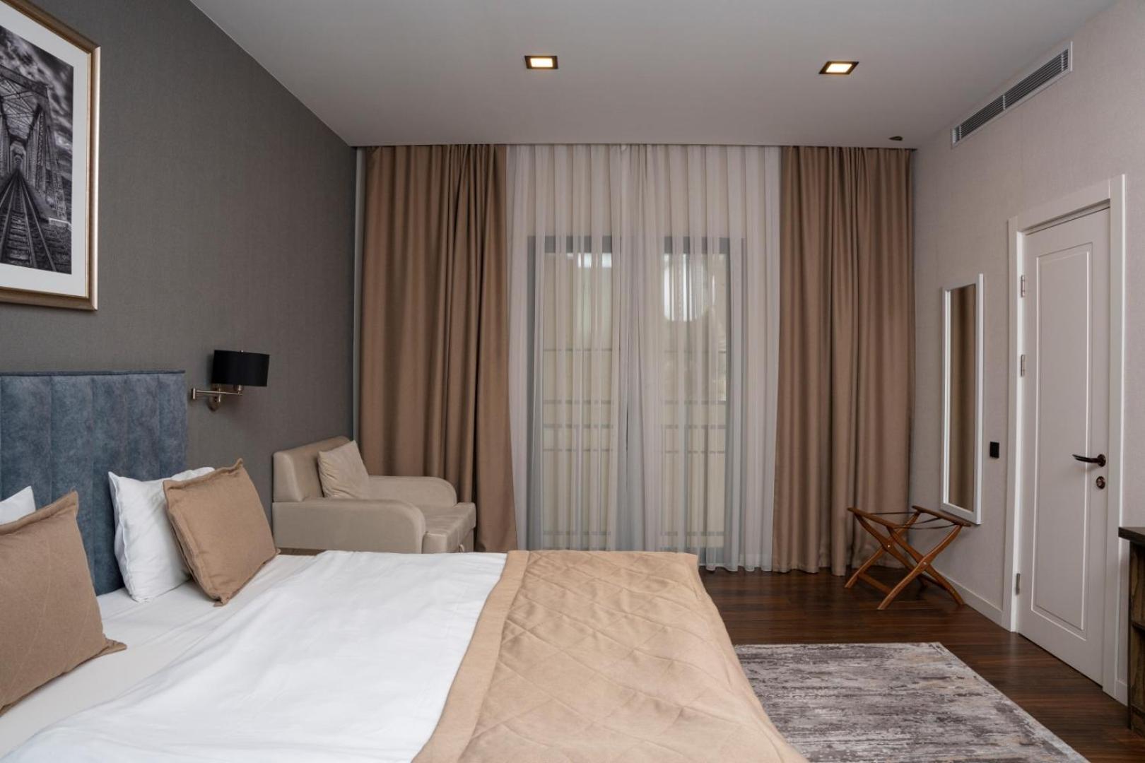 Deluxe Double or Twin Room - Photo 8