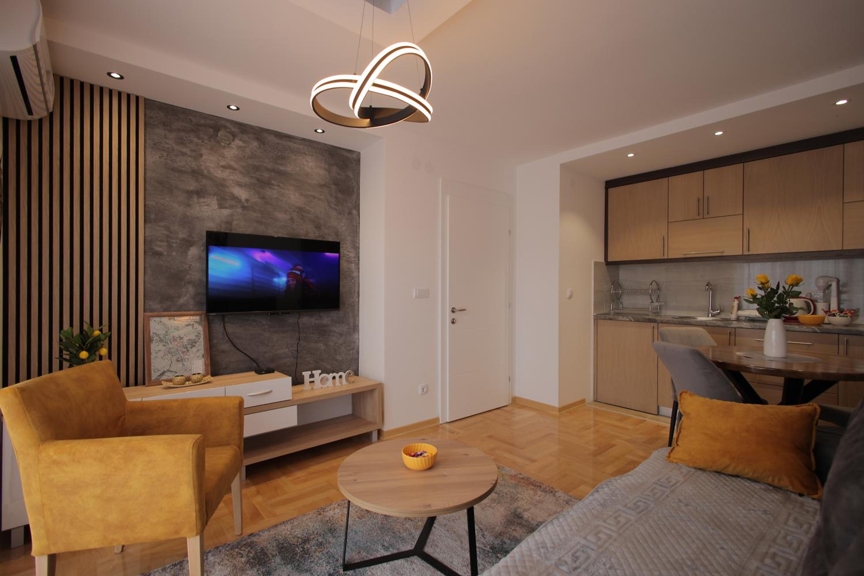One-Bedroom Apartment photo 1
