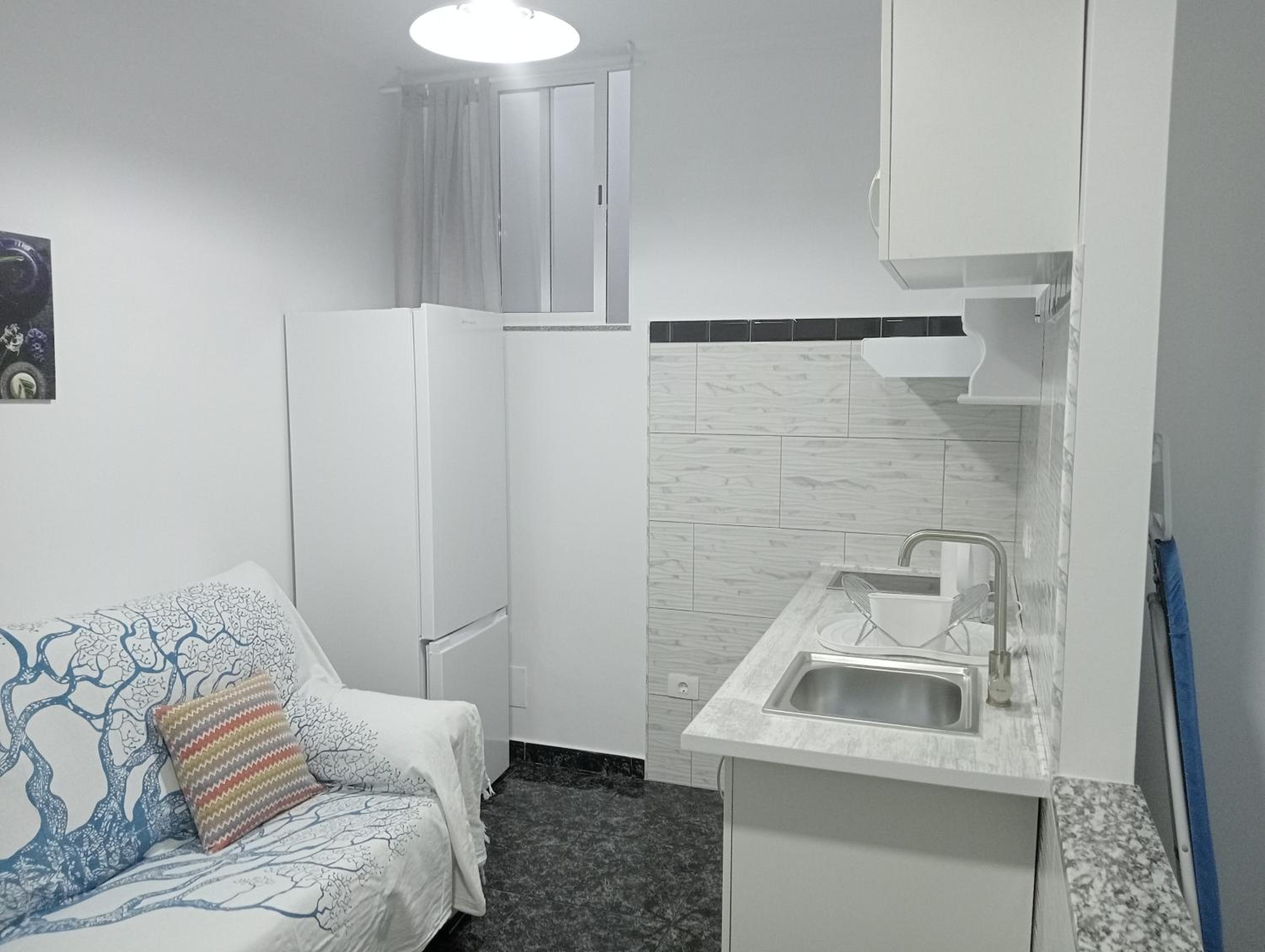 One-Bedroom Apartment photo 2