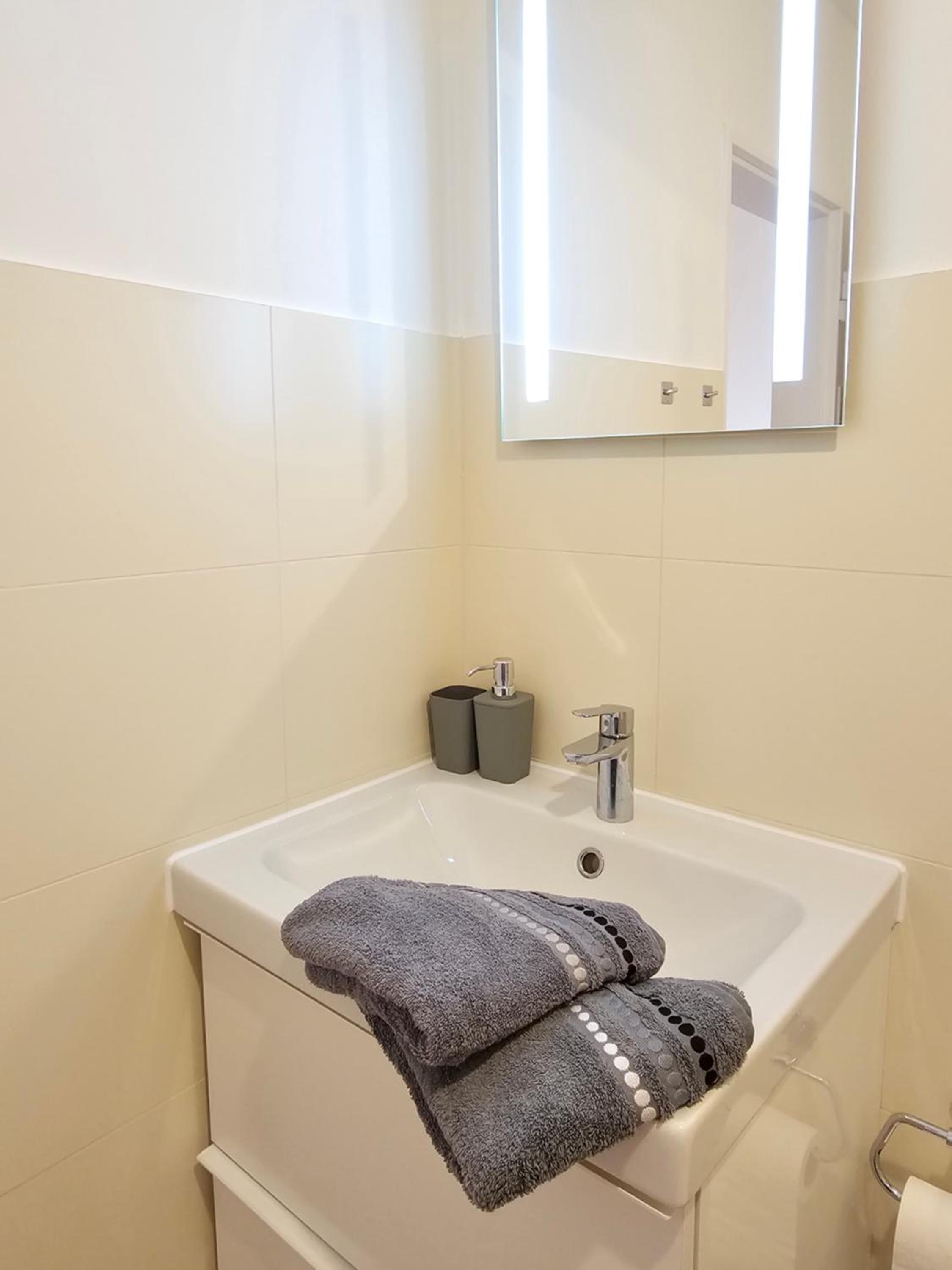 One-Bedroom Apartment photo 3