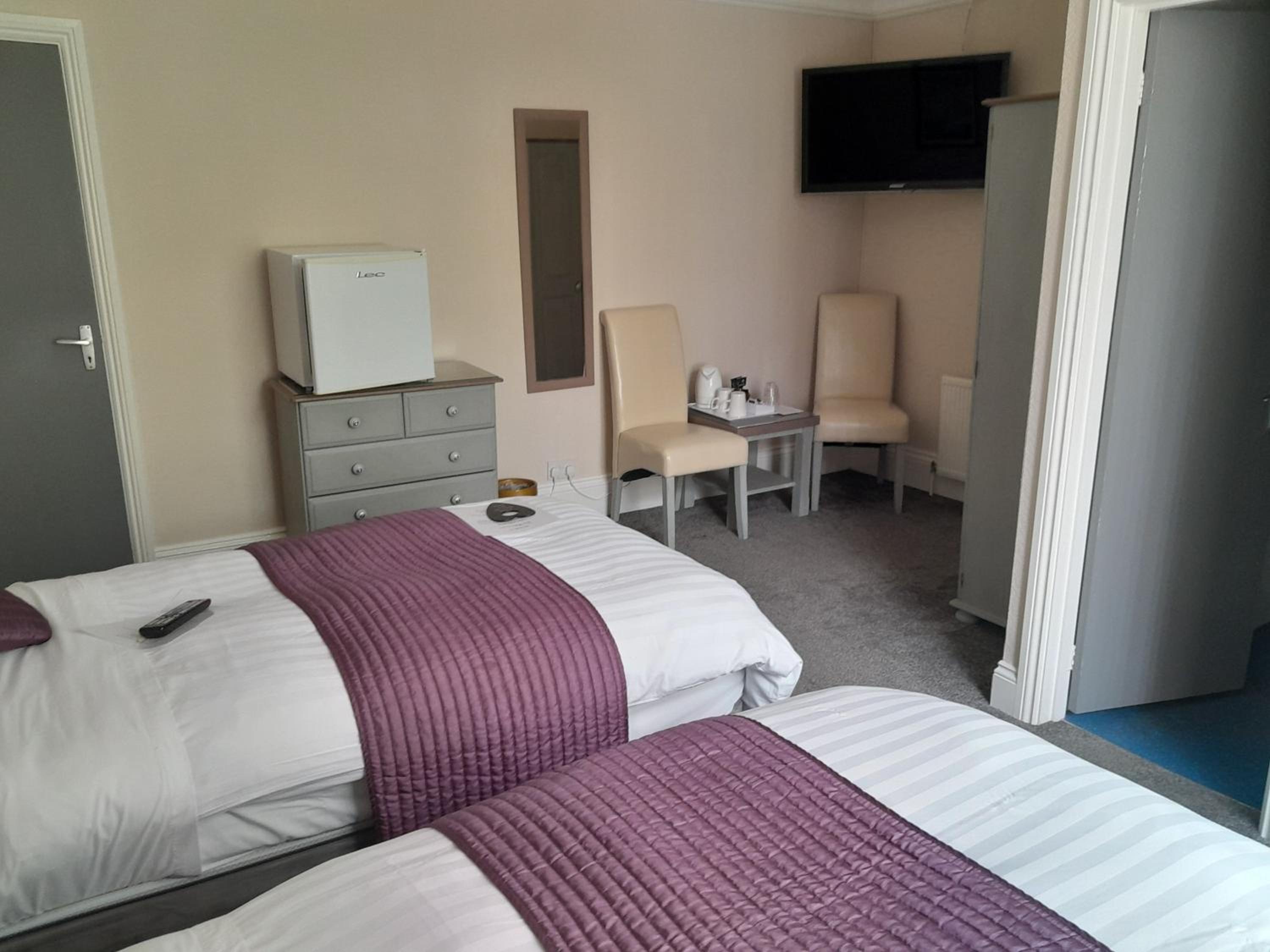 Twin Room - Photo 13