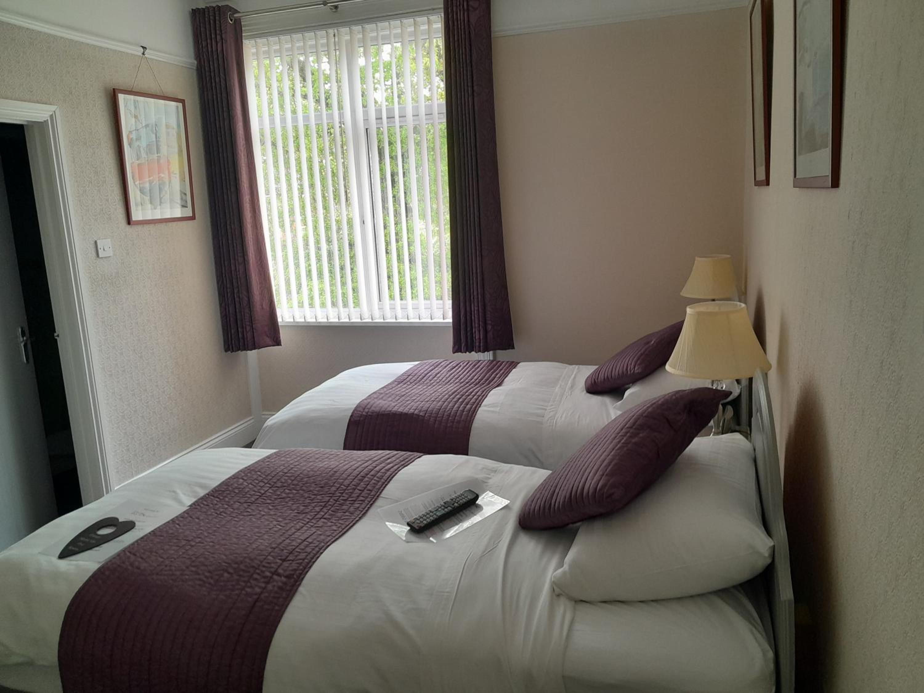Twin Room - Photo 14