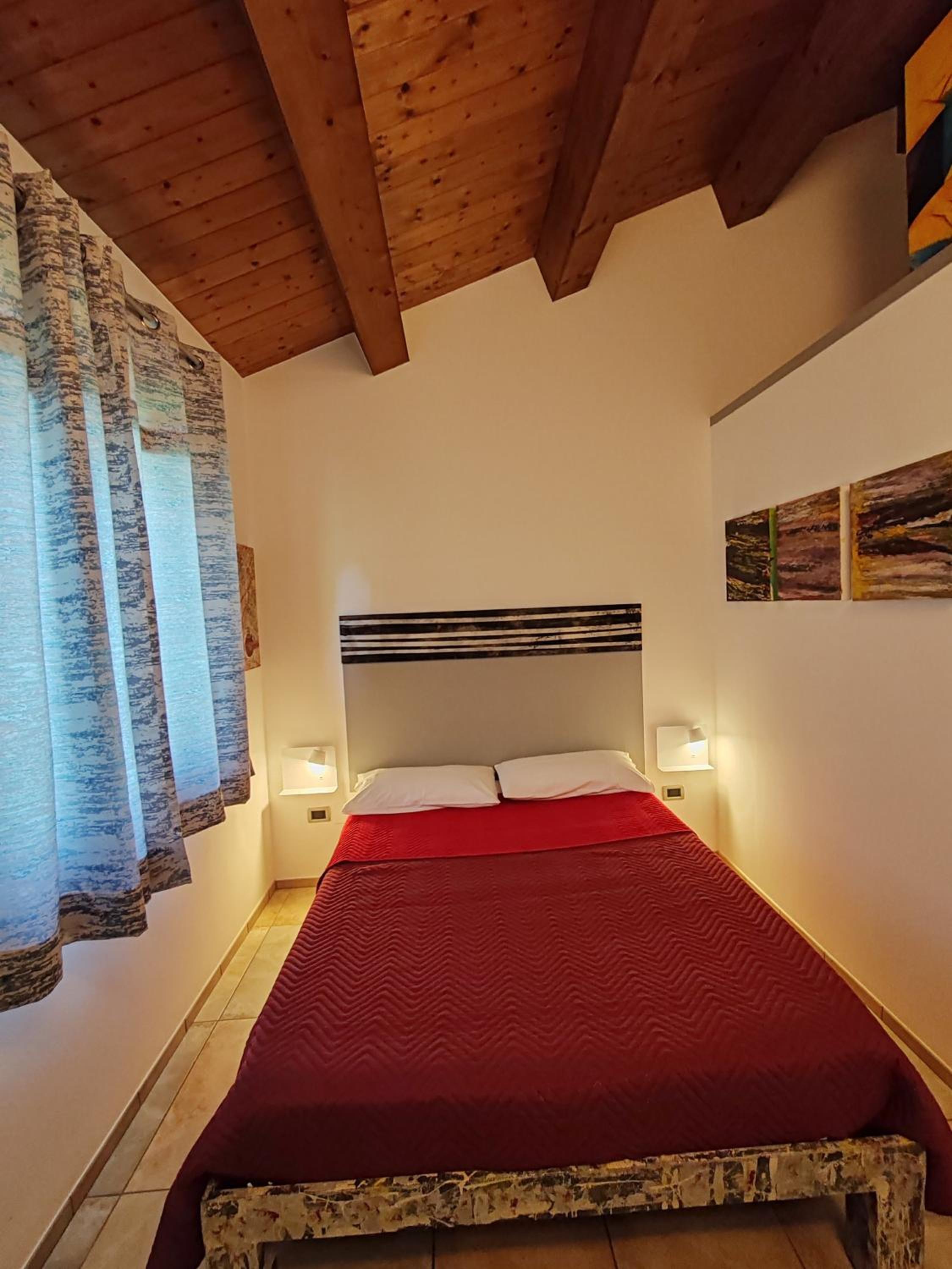Small Double Room with Private External Bathroom photo 2