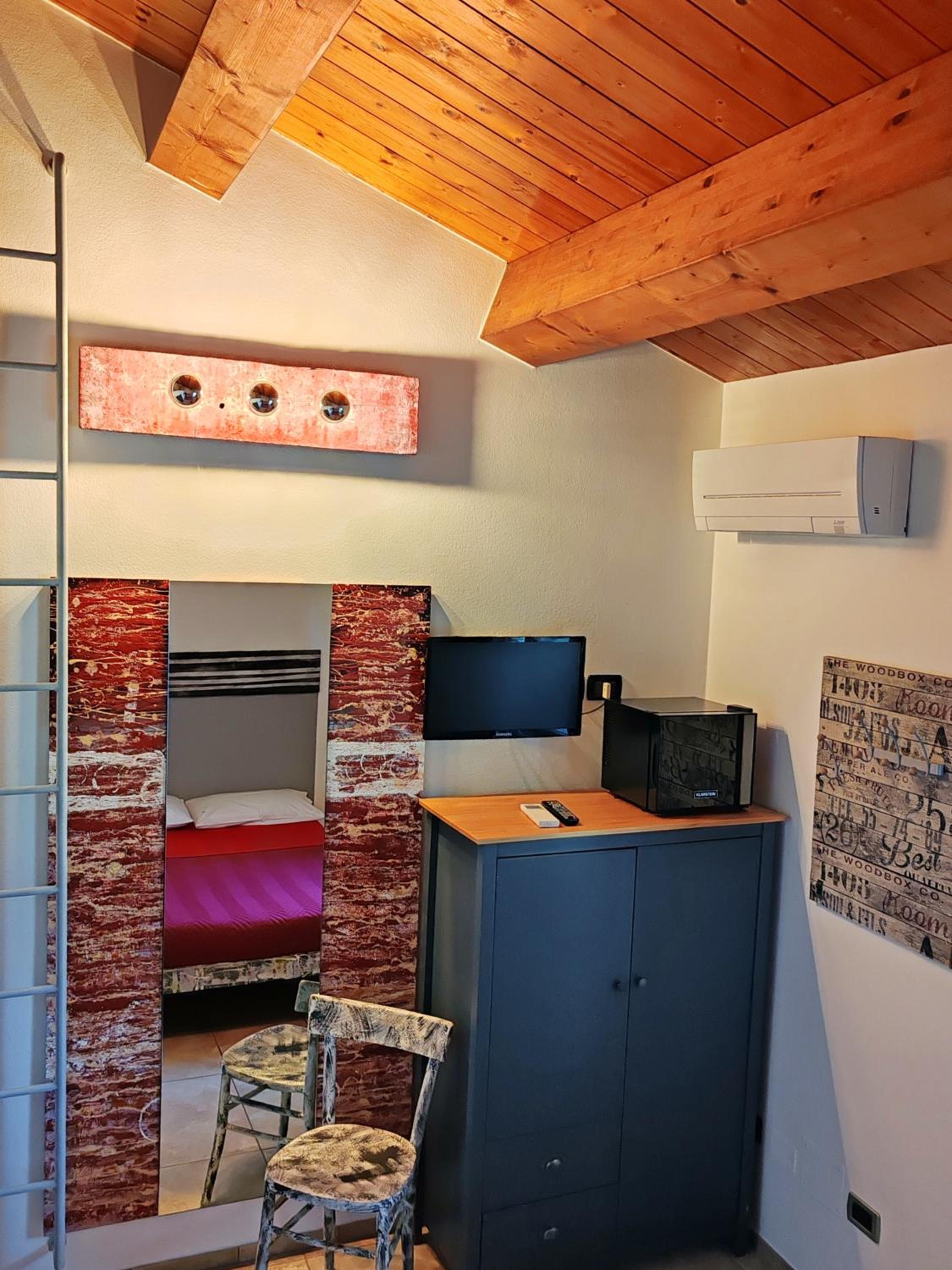 Small Double Room with Private External Bathroom photo 1