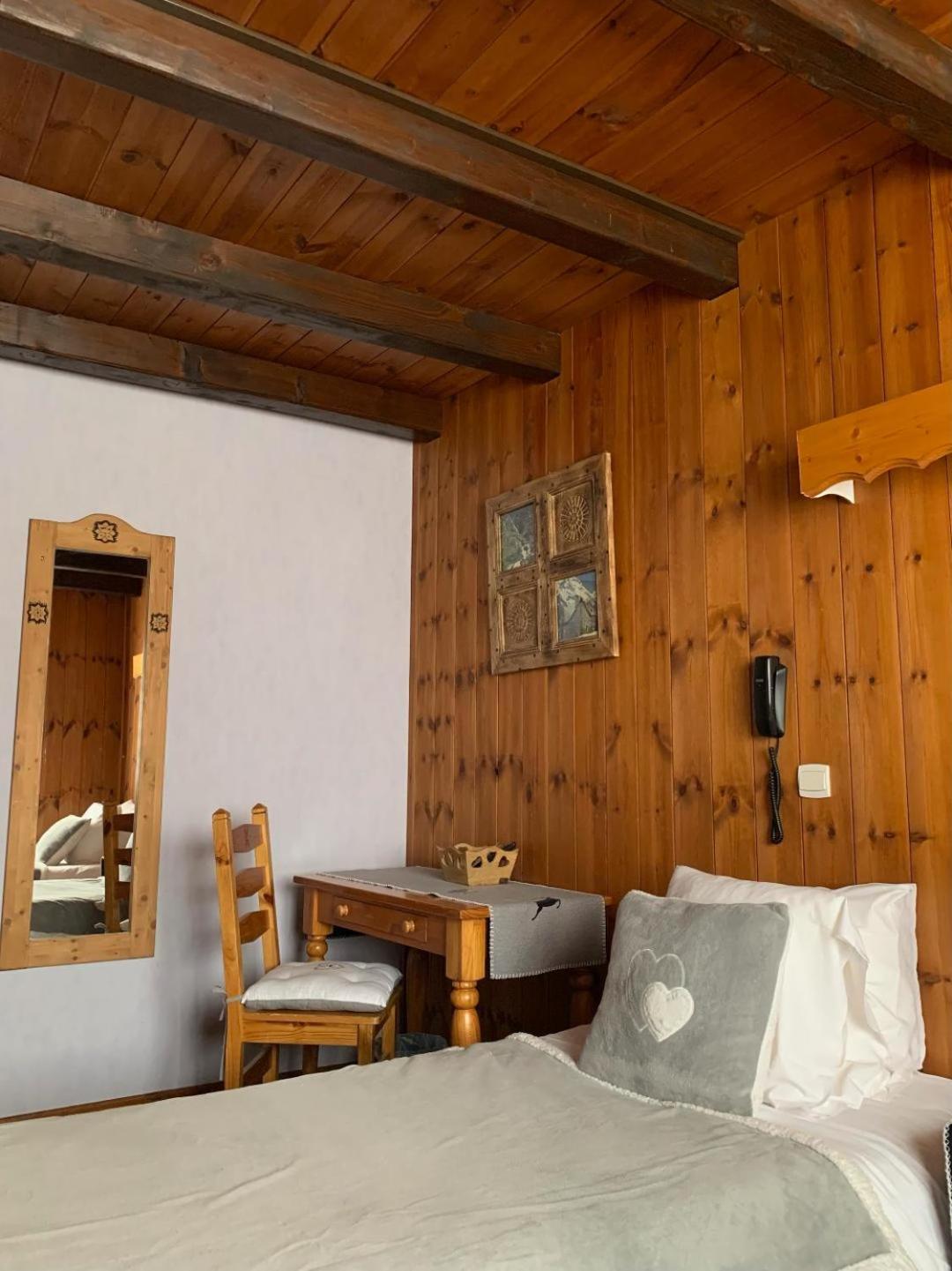 Twin Room - Les Catrems photo 1