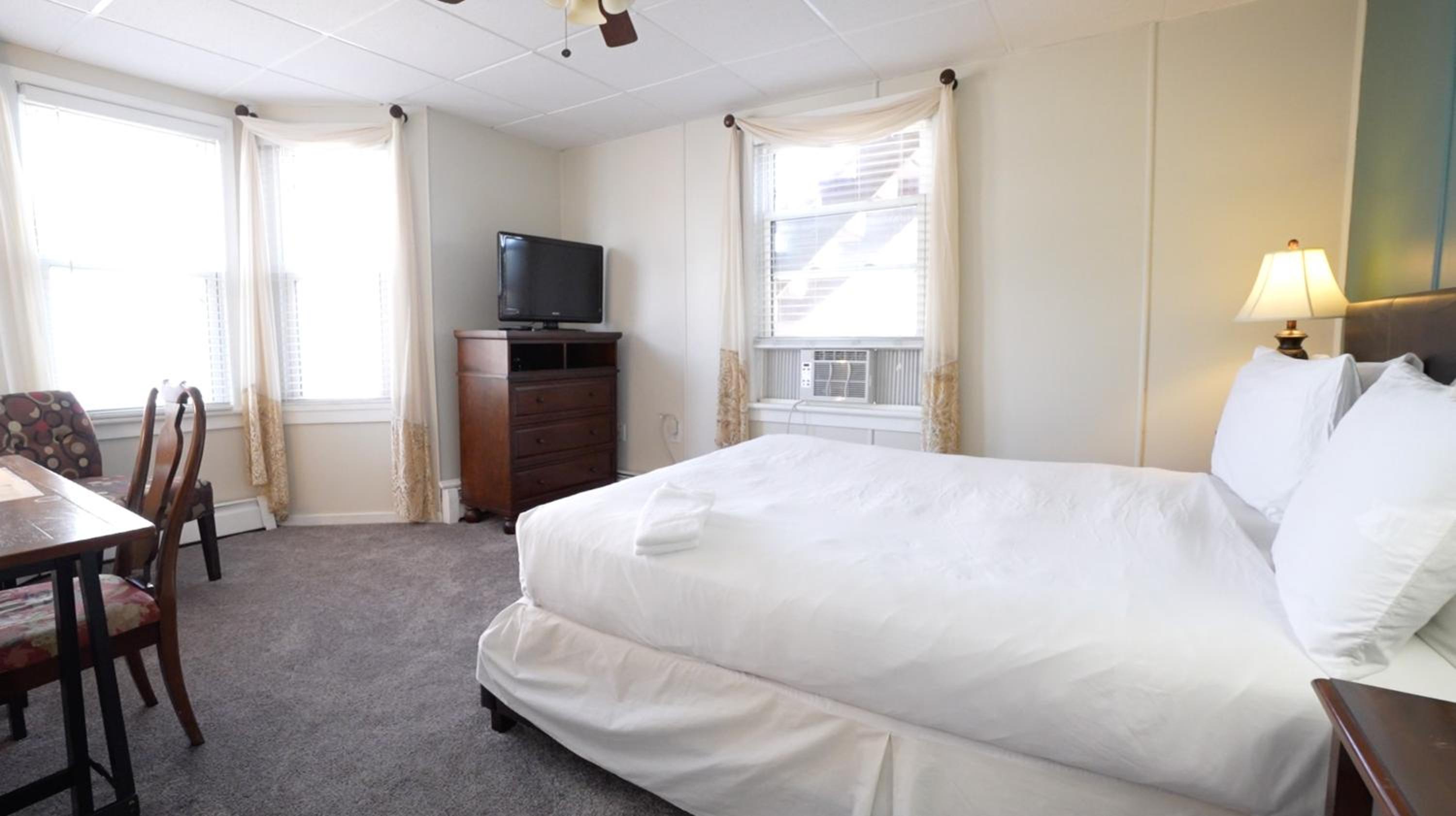Budget Double Room - Photo 2