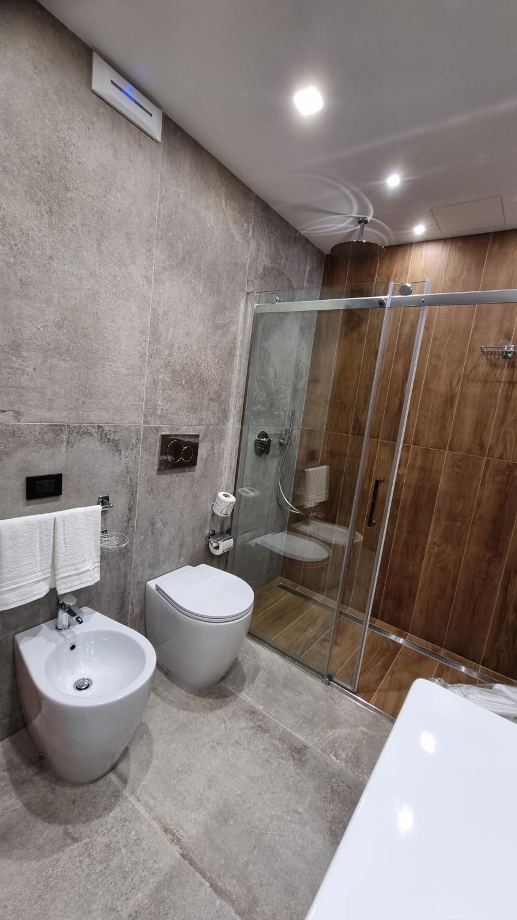 Budget Double Room - Photo 6