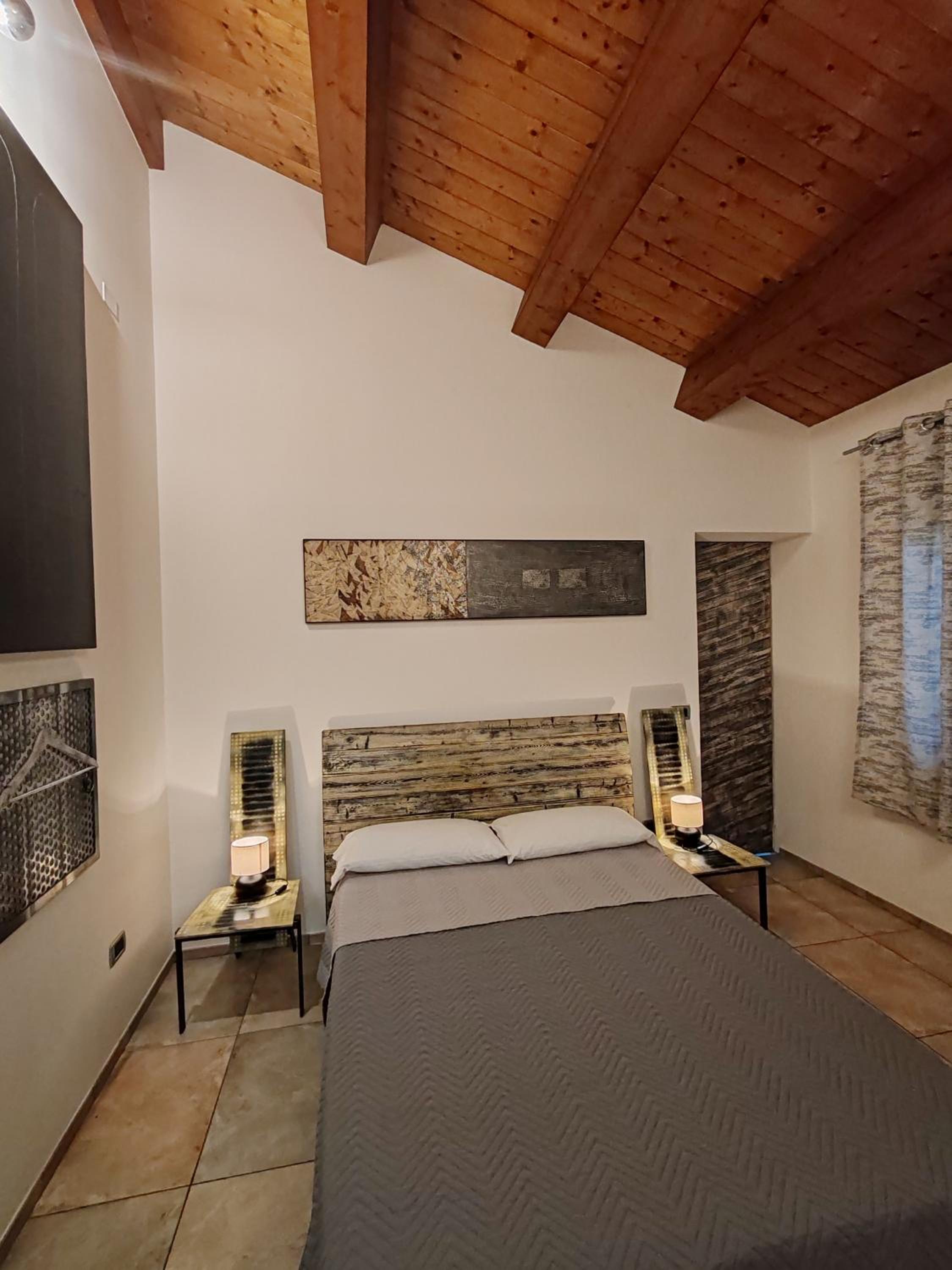 Double Room with Private Bathroom - Photo 9