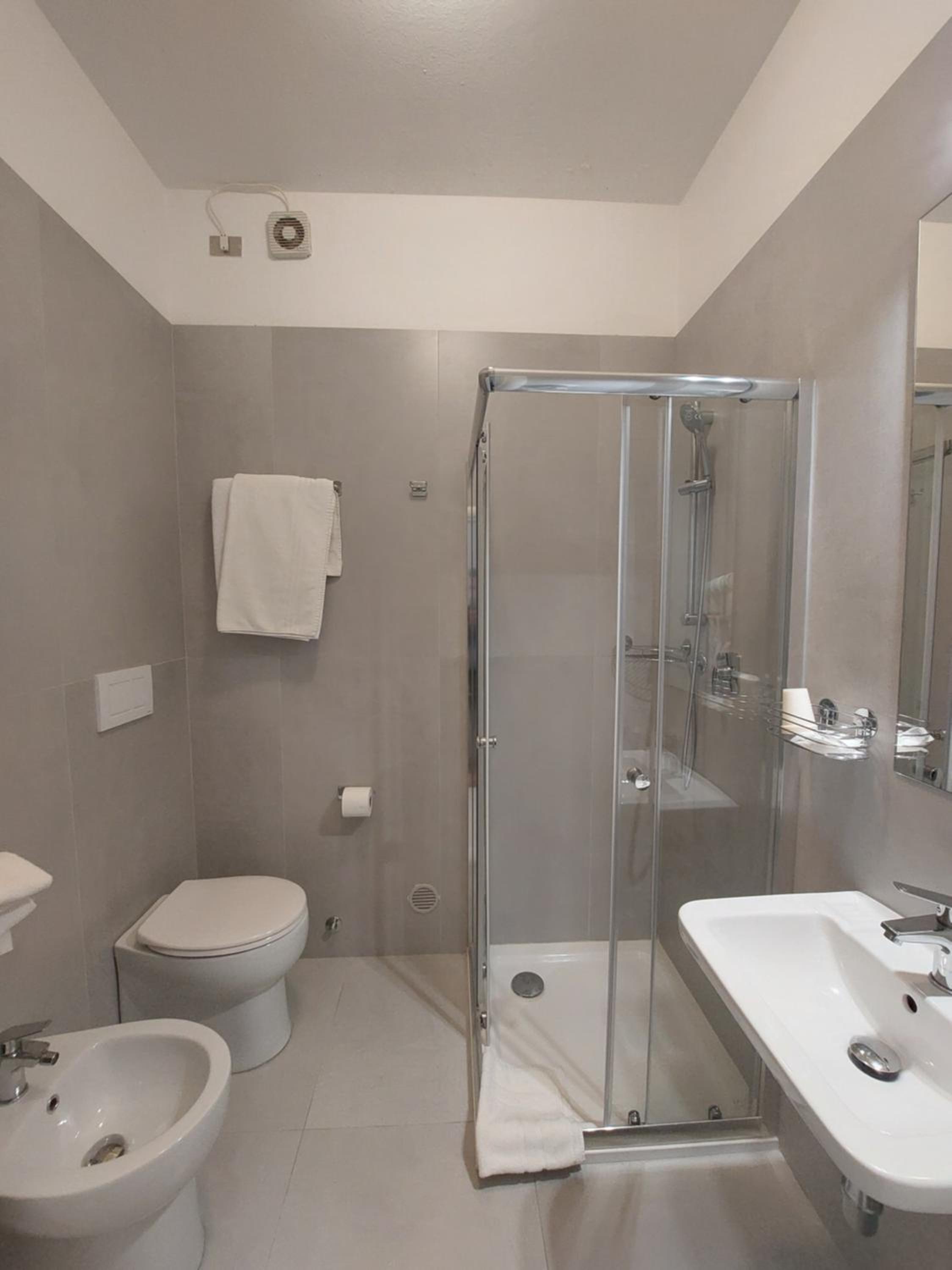 Double or Twin Room with Sea View - Photo 2