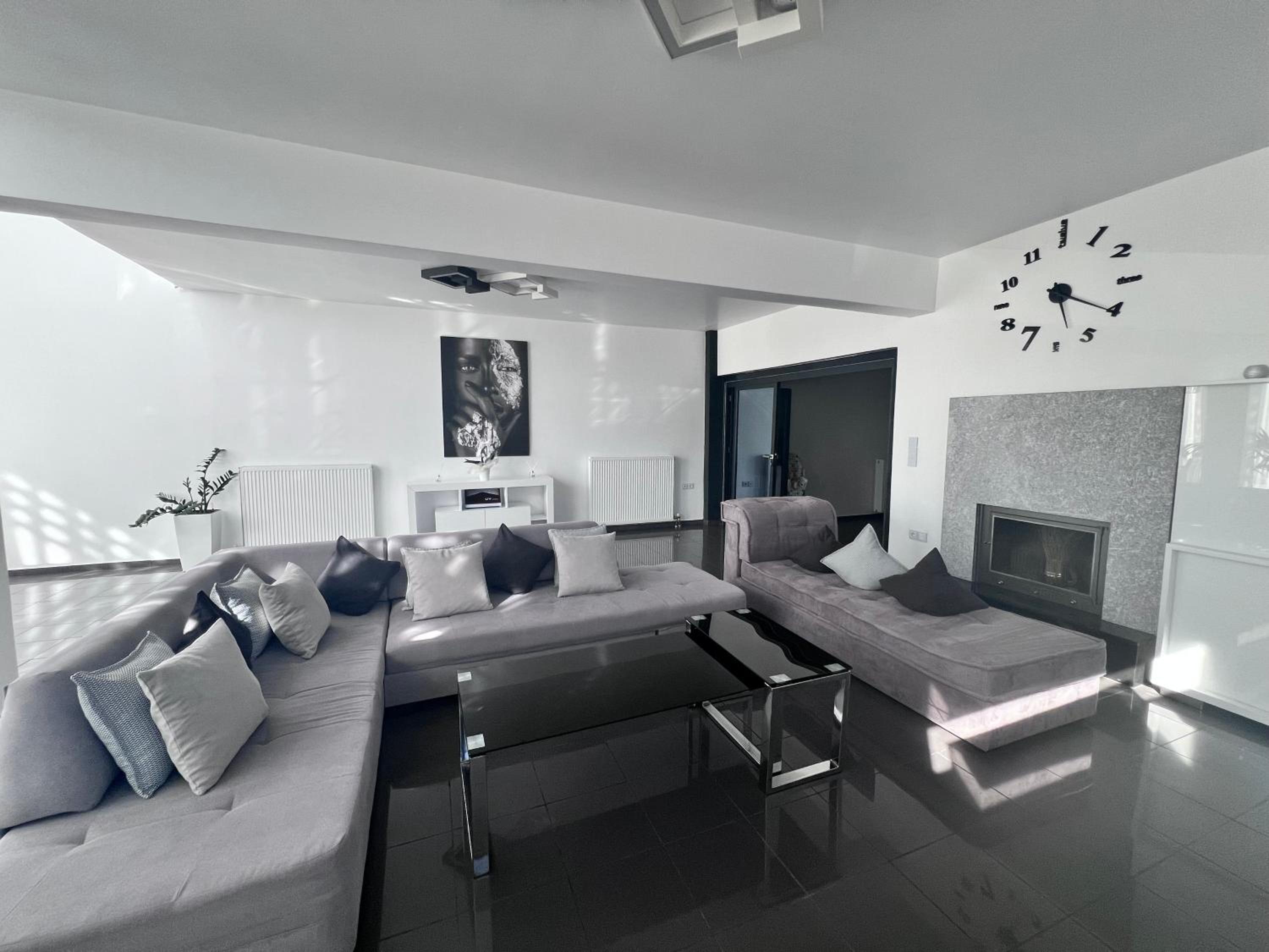 Villa with Private Pool - Photo 43