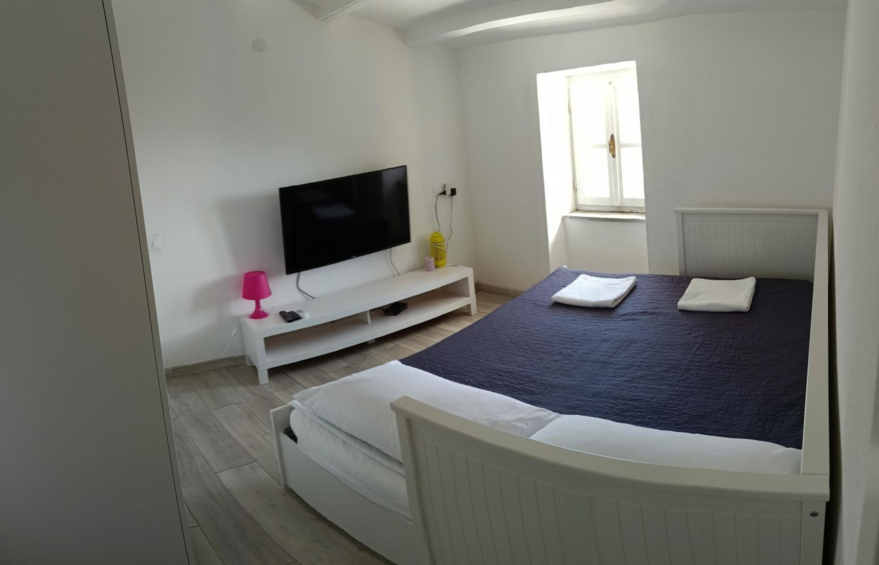 Two-Bedroom Apartment with Terrace and Sea View - Photo 7
