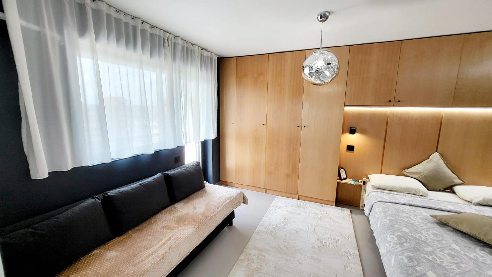 One-Bedroom Apartment photo 1