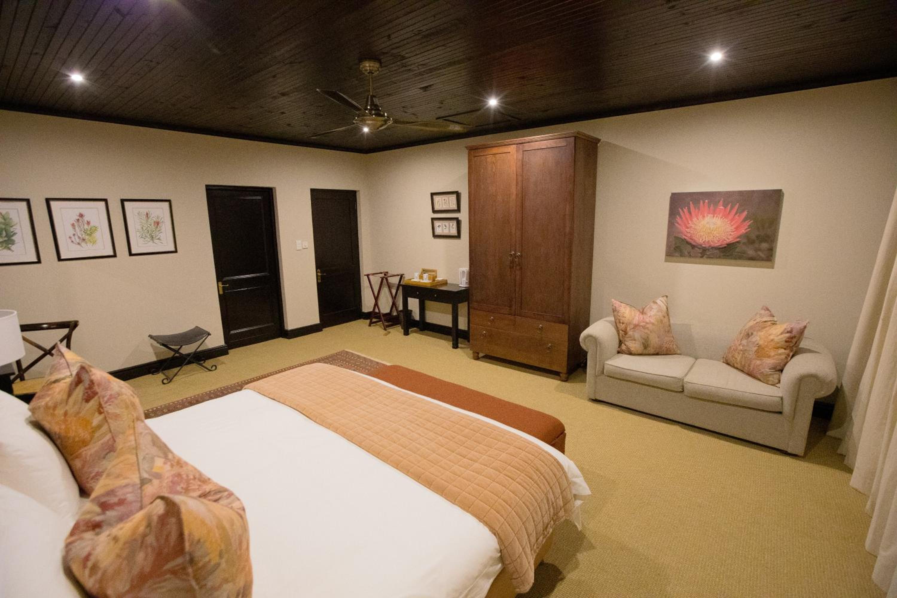 Suite with Mountain View photo 3