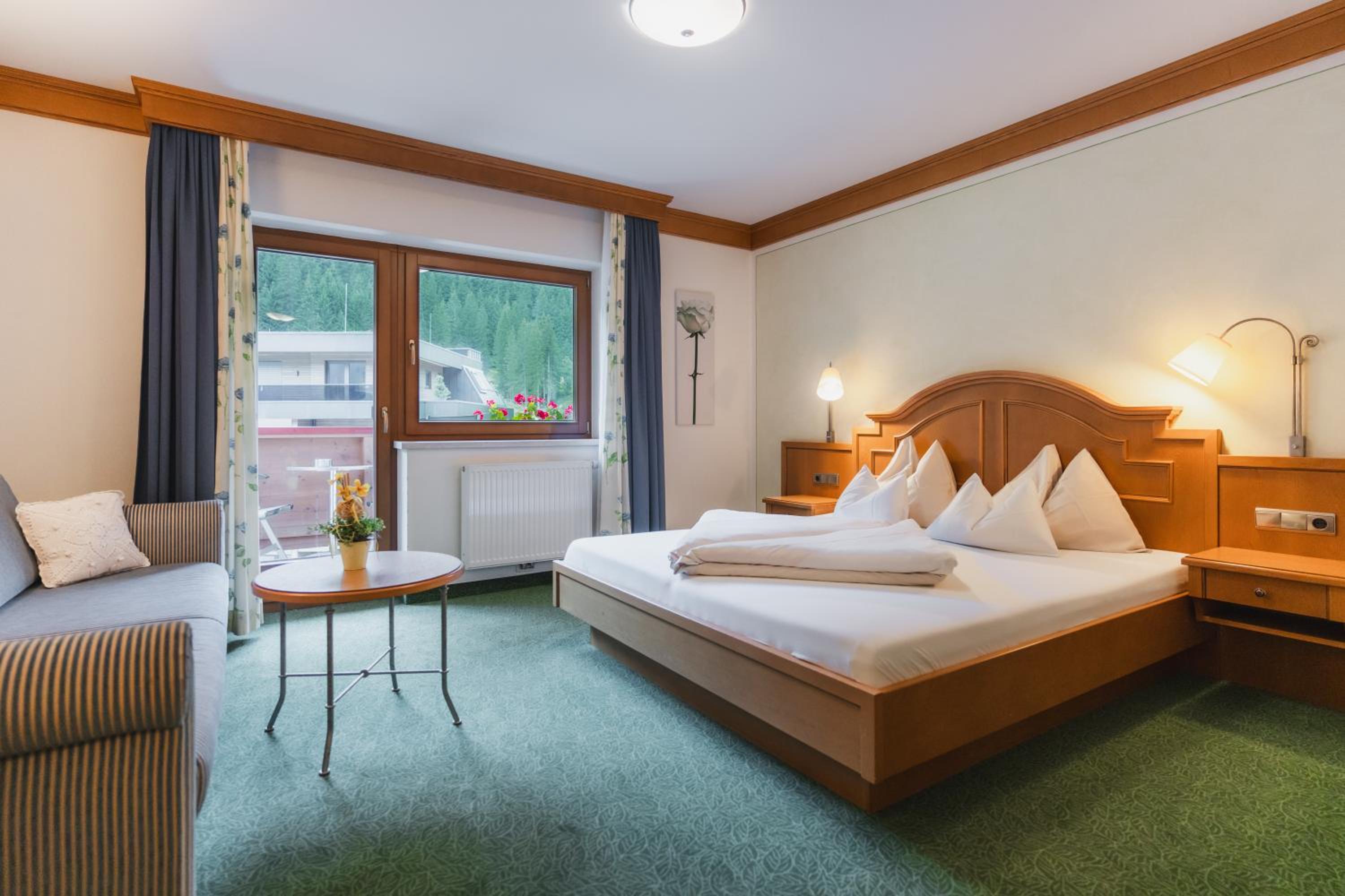 Deluxe Double Room with Extra Bed photo 1