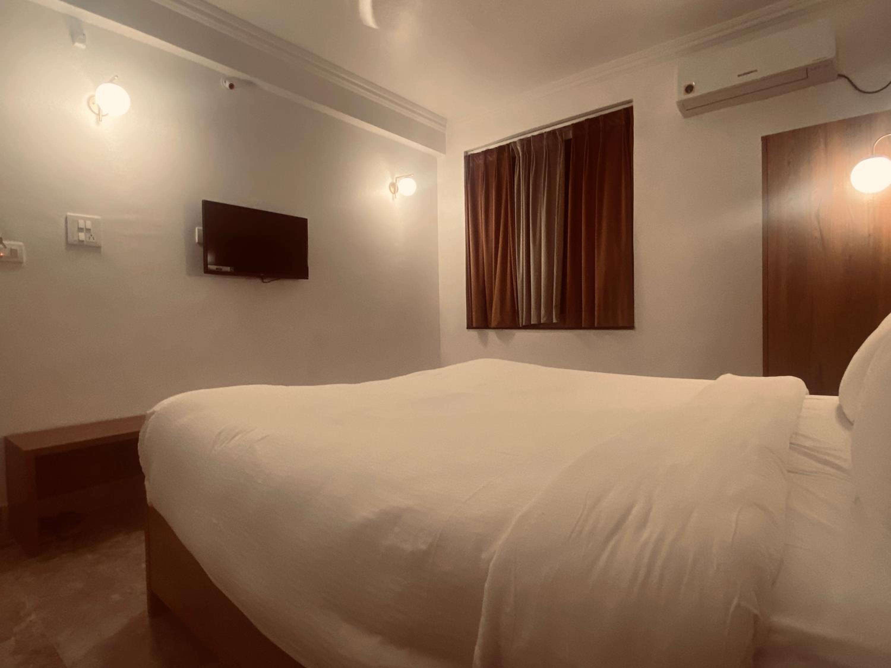 Deluxe Double or Twin Room photo 1