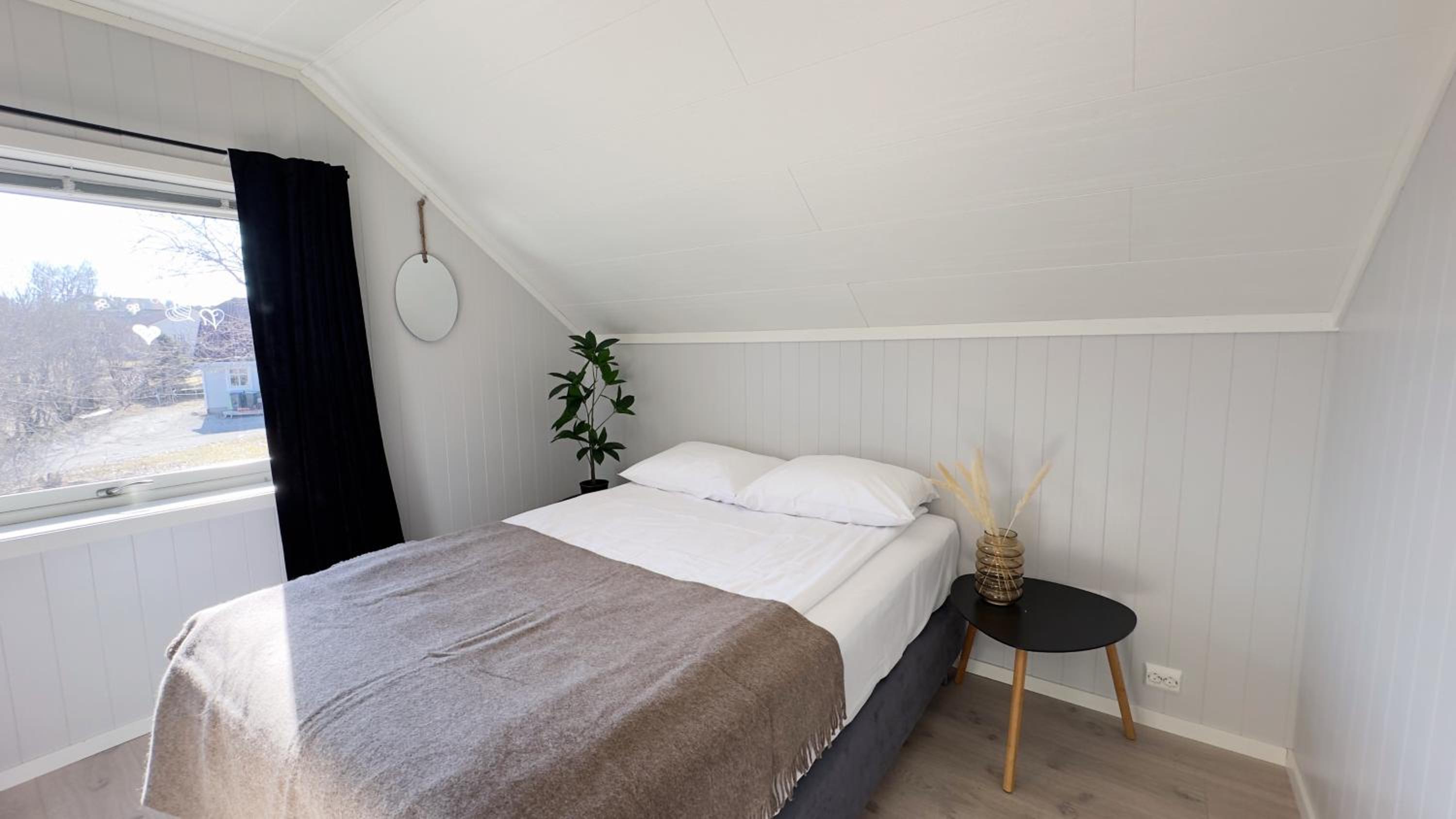 Three-Bedroom House photo 3