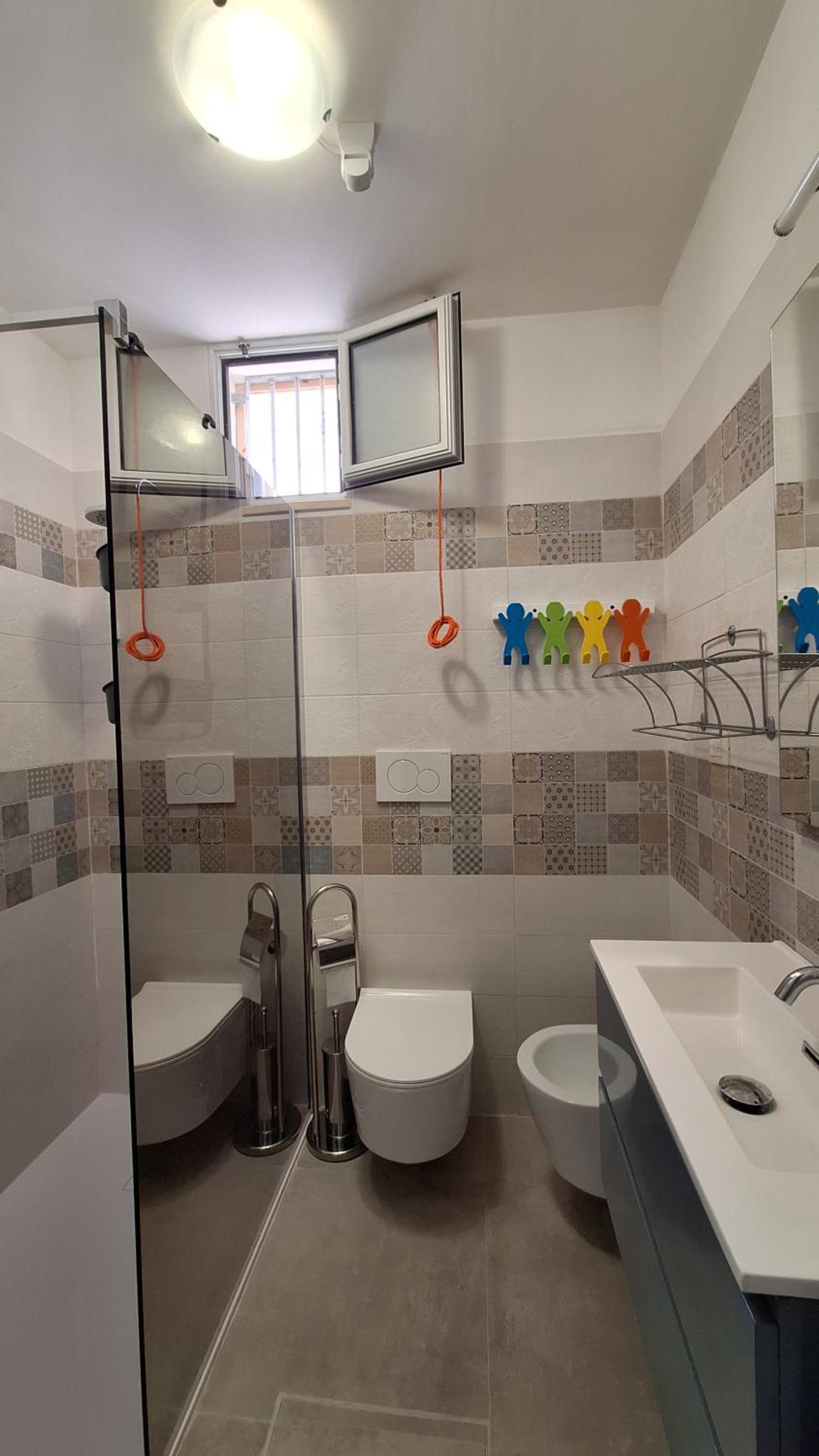 Quadruple Room with Private Bathroom photo 3