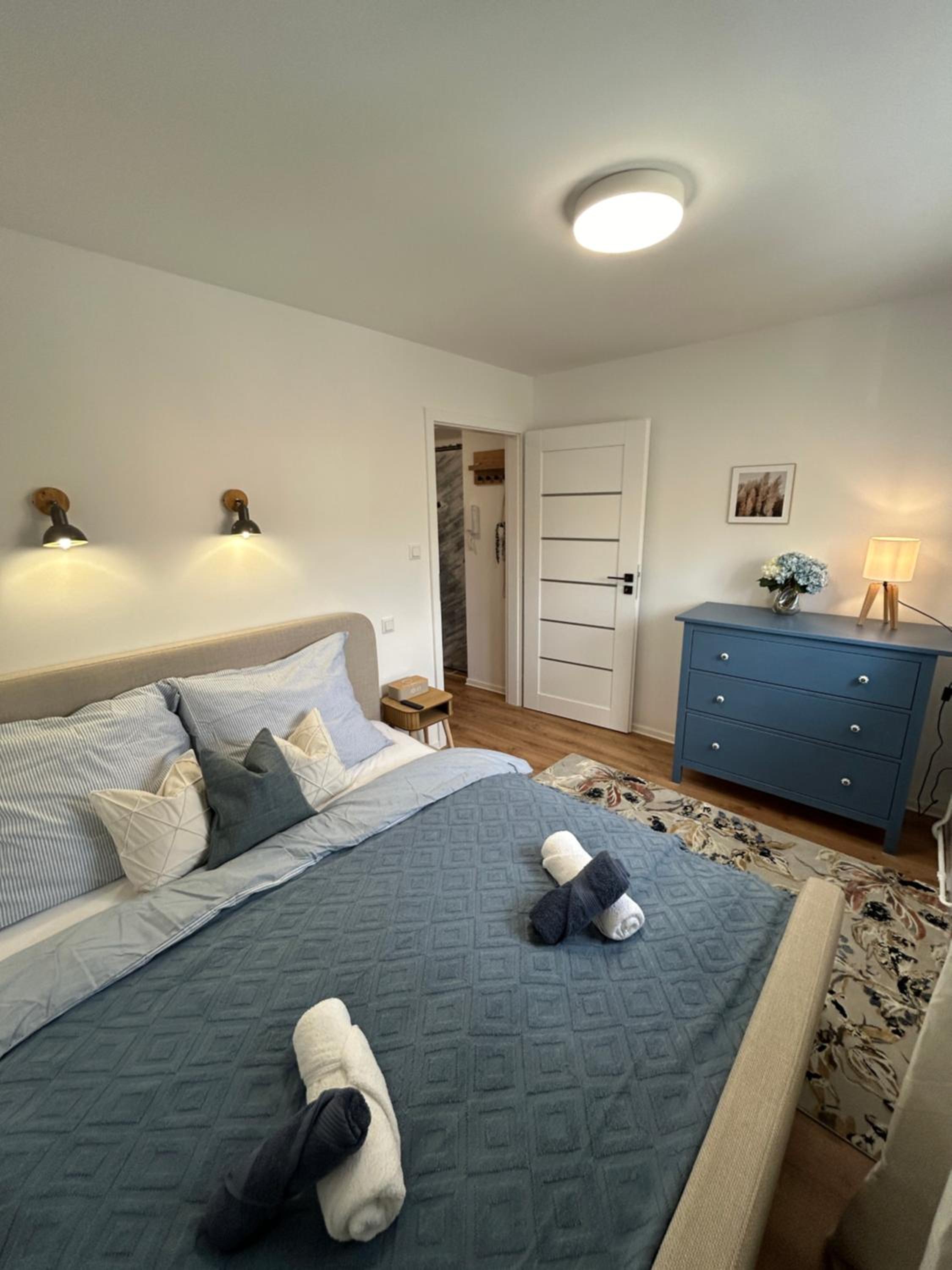 One-Bedroom Apartment photo 1