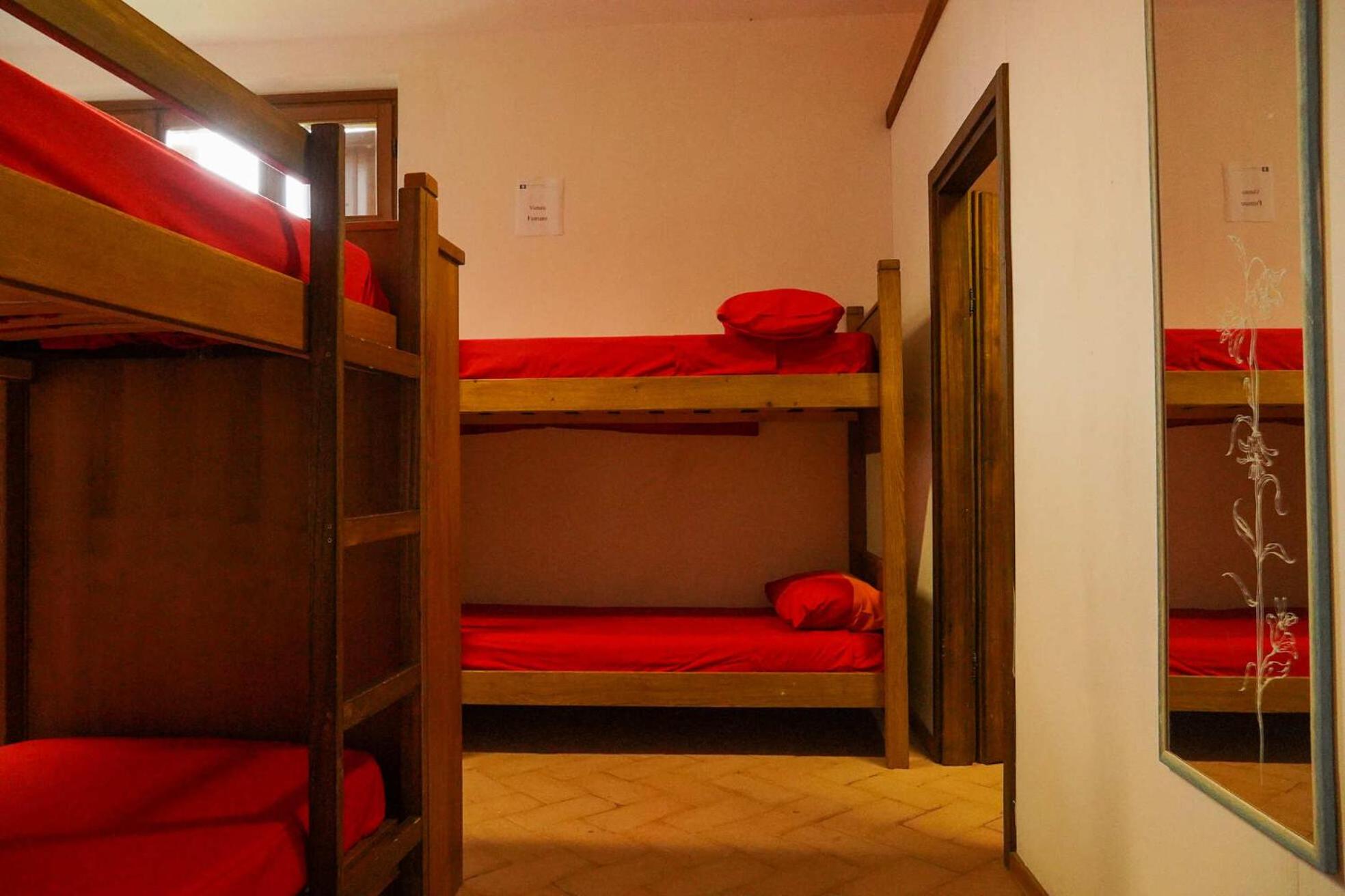 Bed in 6-Bed Mixed Dormitory Room photo 1