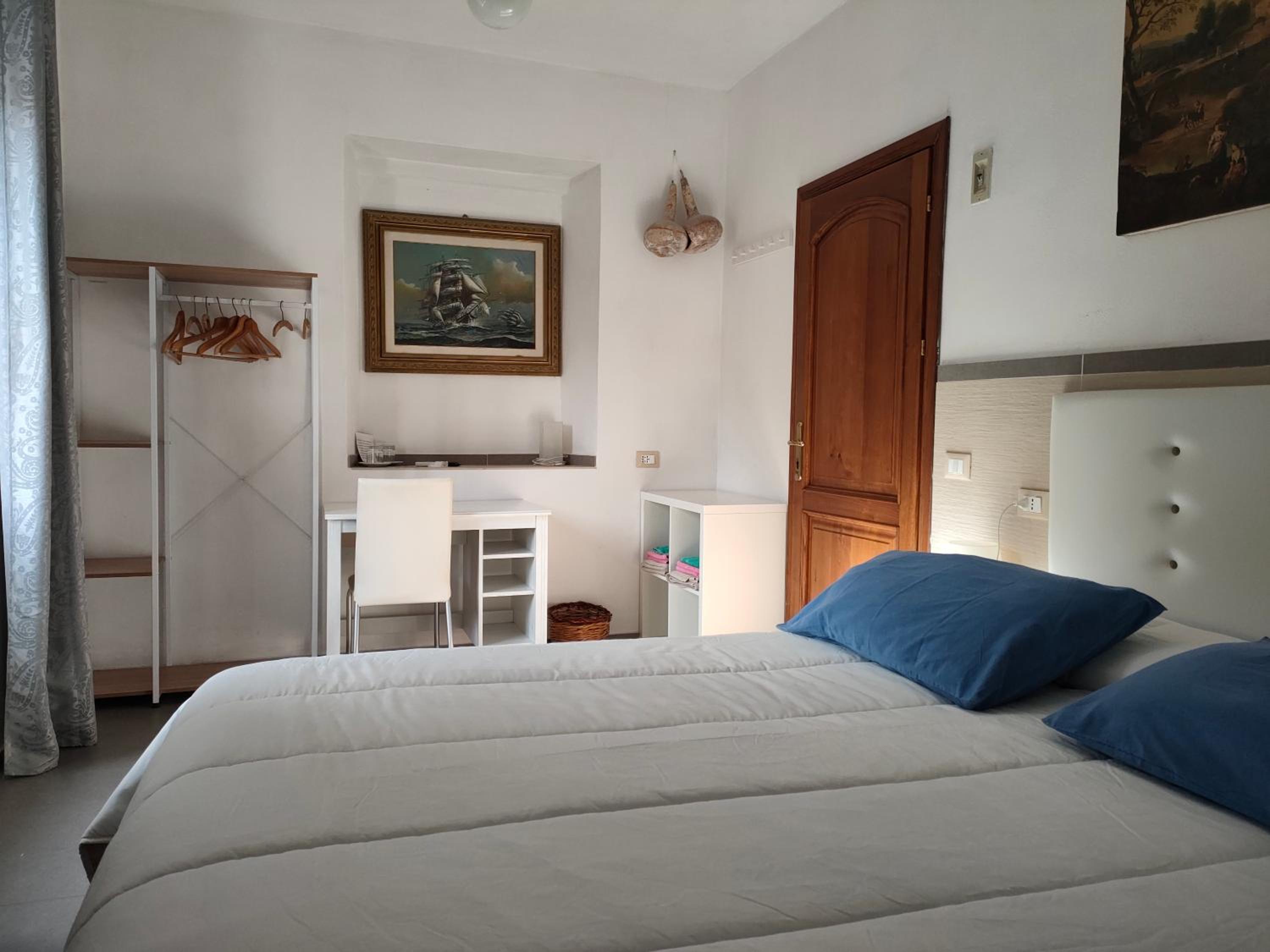 Double Room - Photo 4