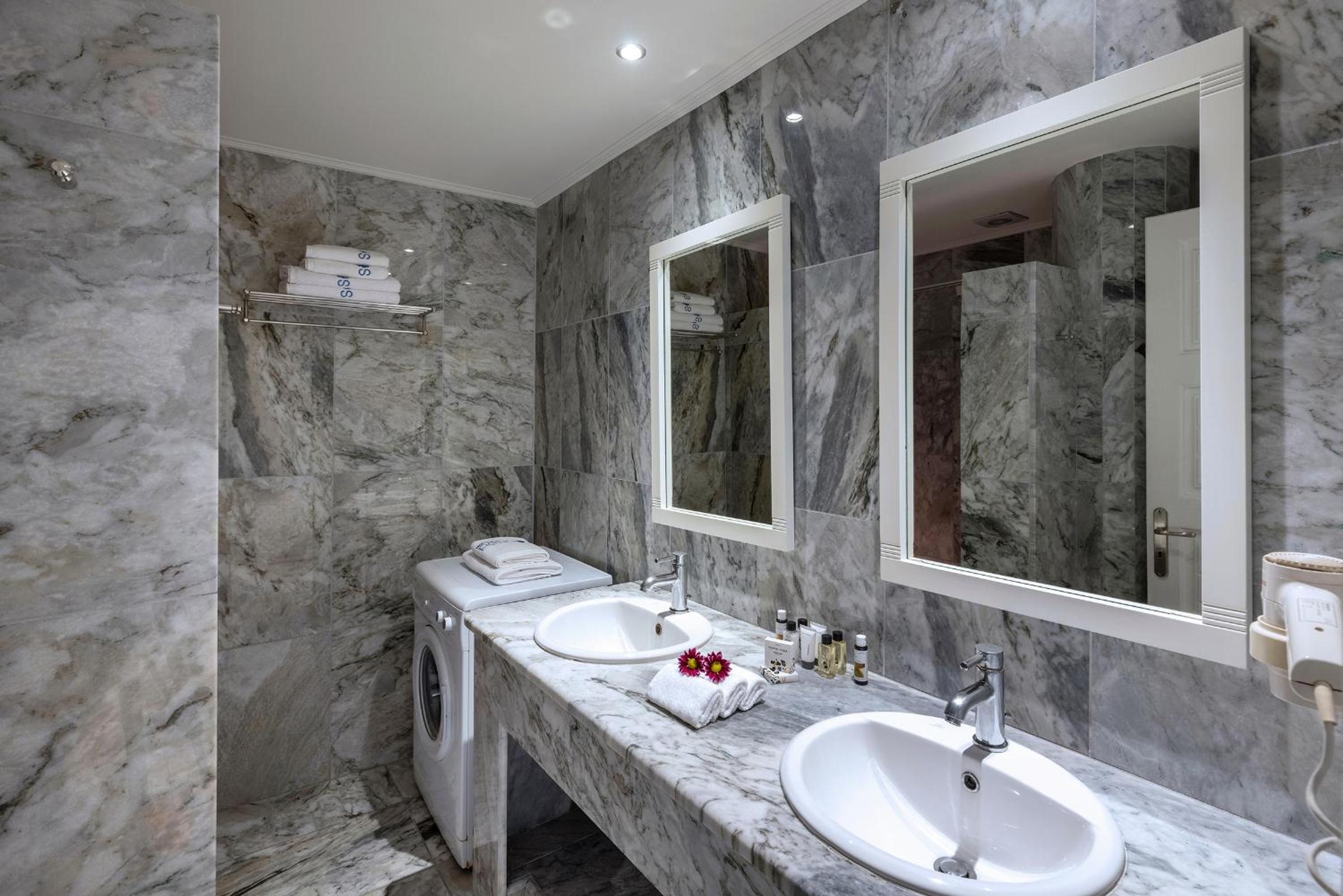 Standard Triple Room - Annex - Photo 7