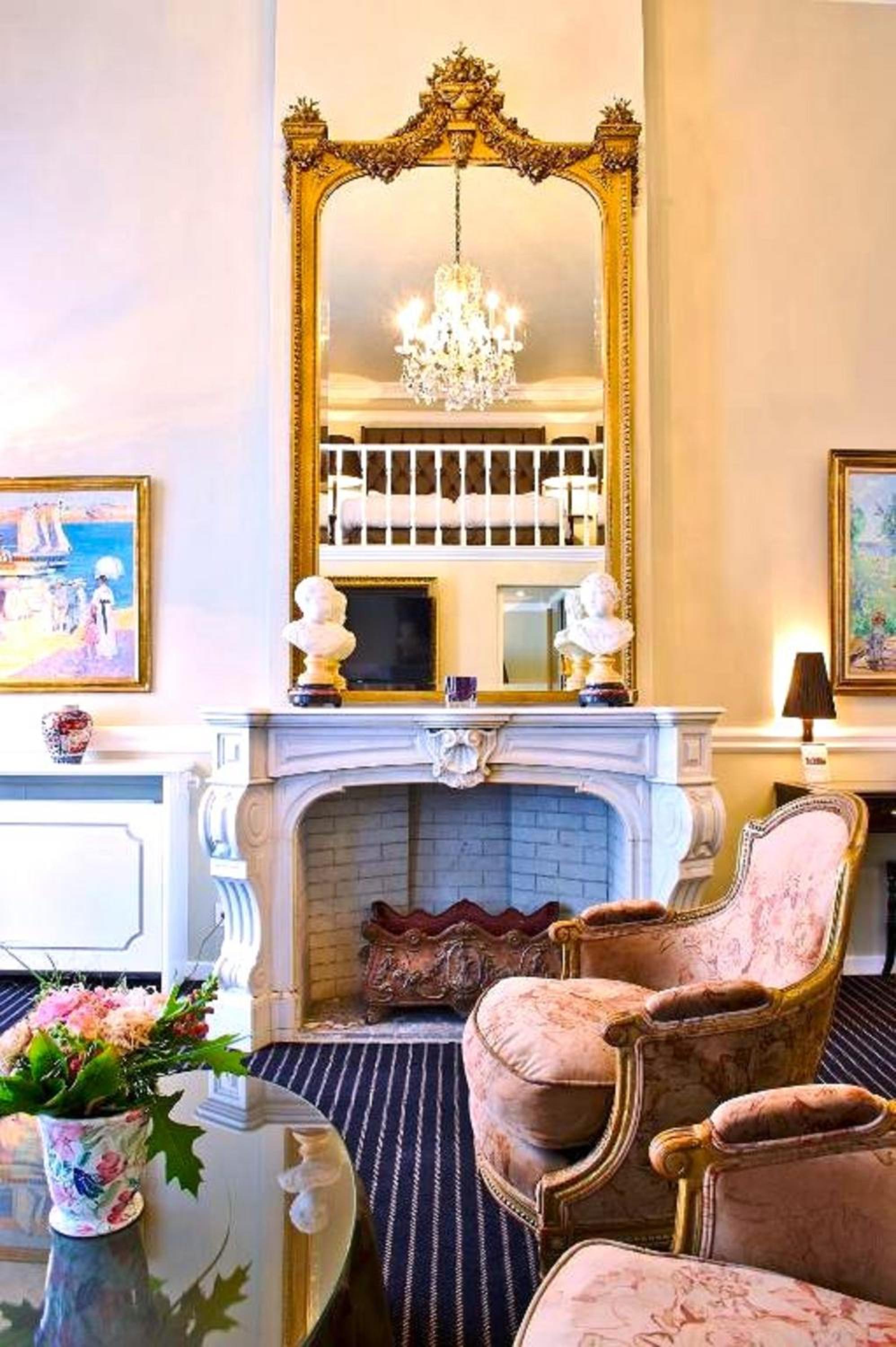 Suite - Photo 1