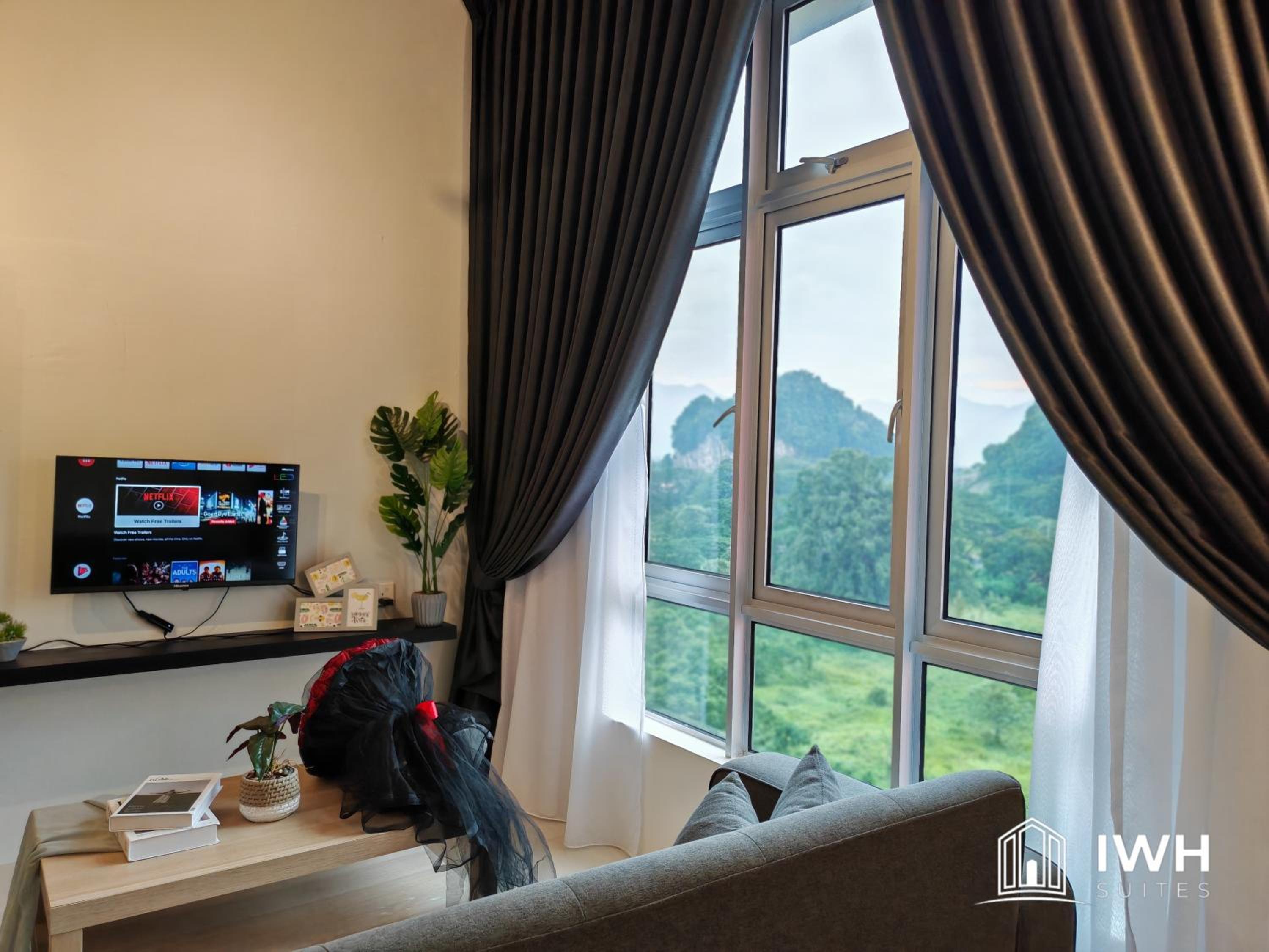 Two-Bedroom Apartment with Mountain View - Photo 8