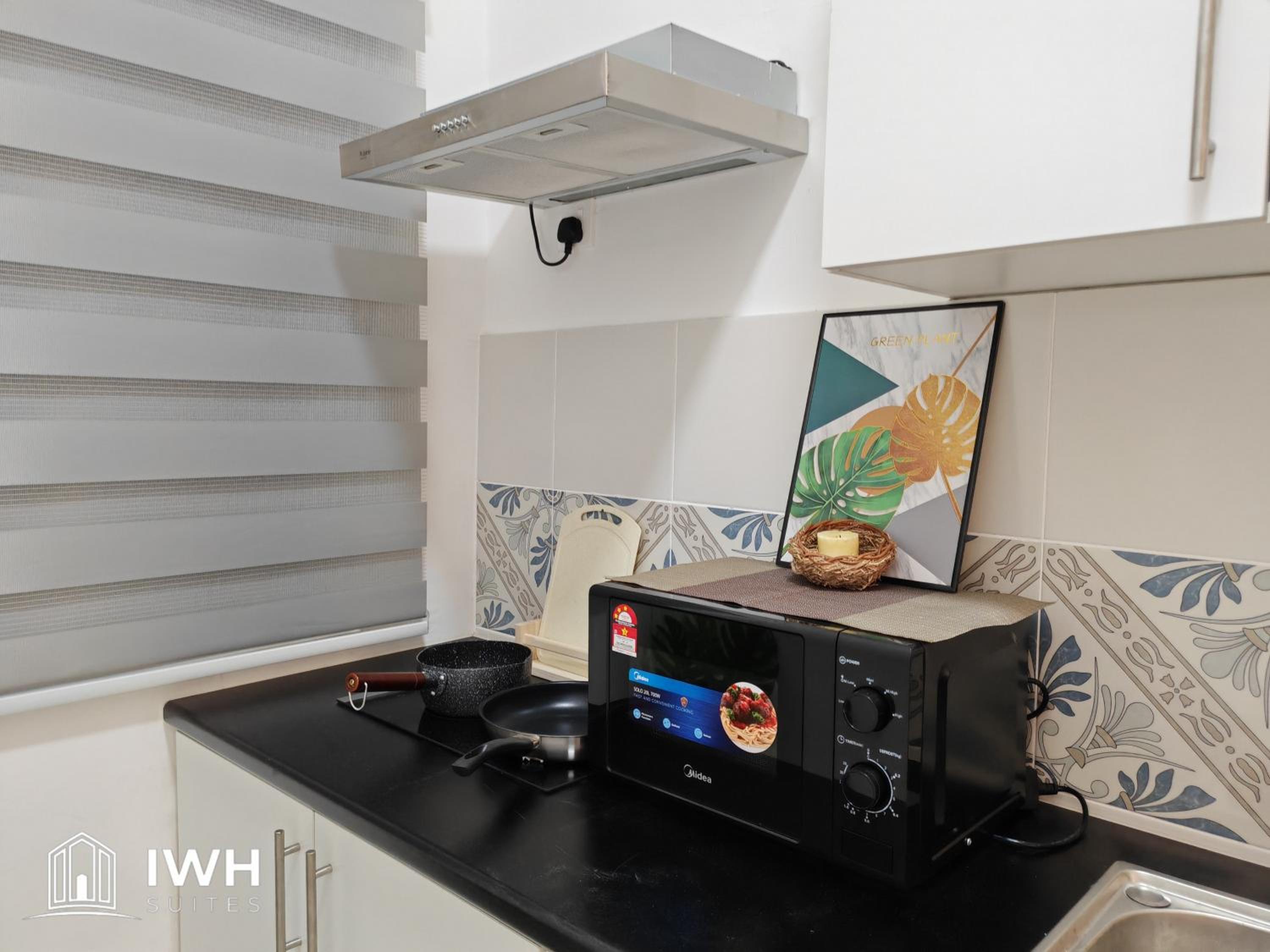 Two-Bedroom Apartment with Mountain View - Photo 12