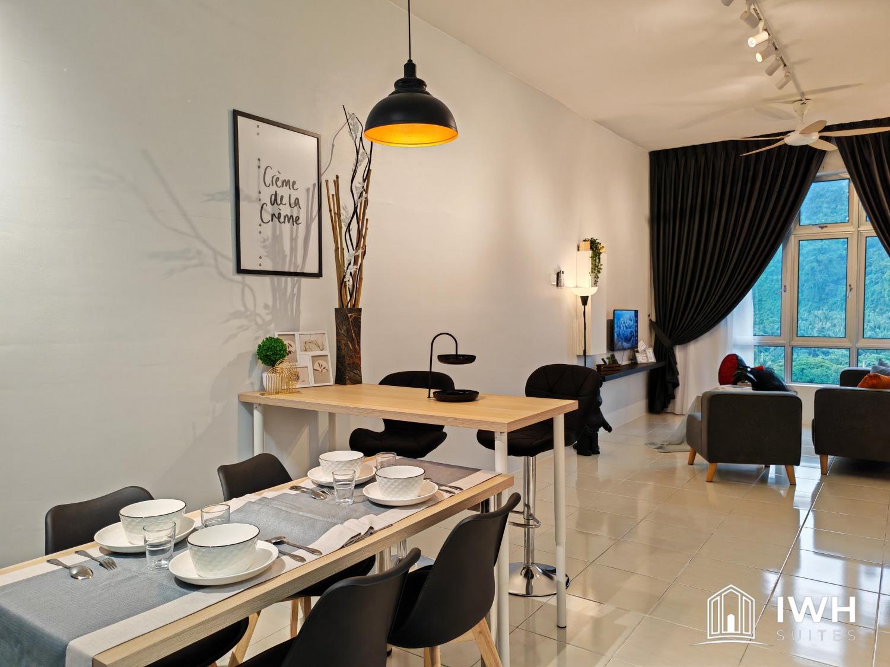Two-Bedroom Apartment with Mountain View - Photo 5