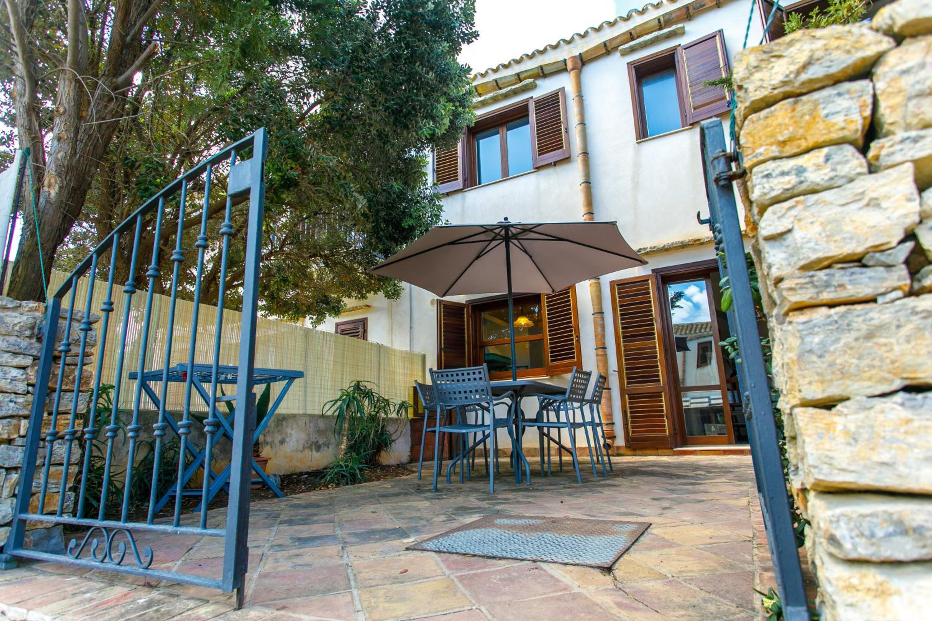 Apartment - Split Level photo 2
