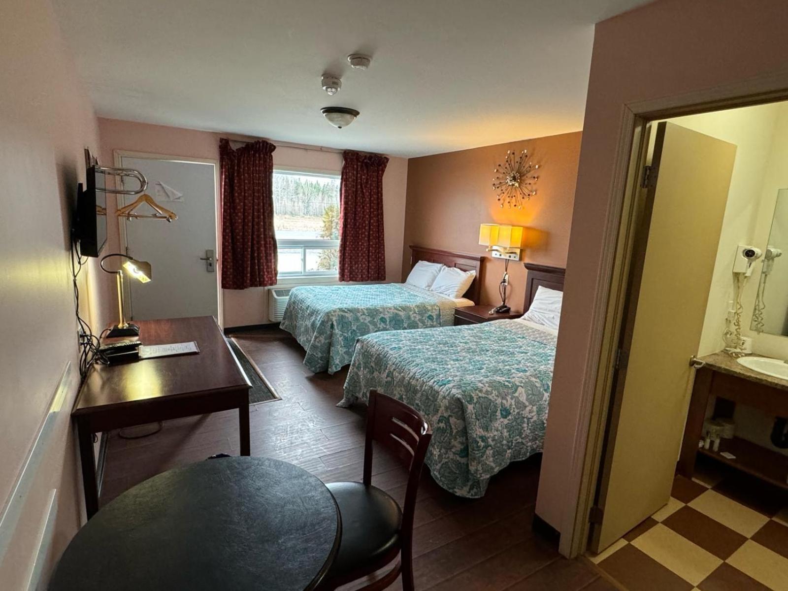 Double Room with Two Double Beds - Non-Smoking - Photo 5