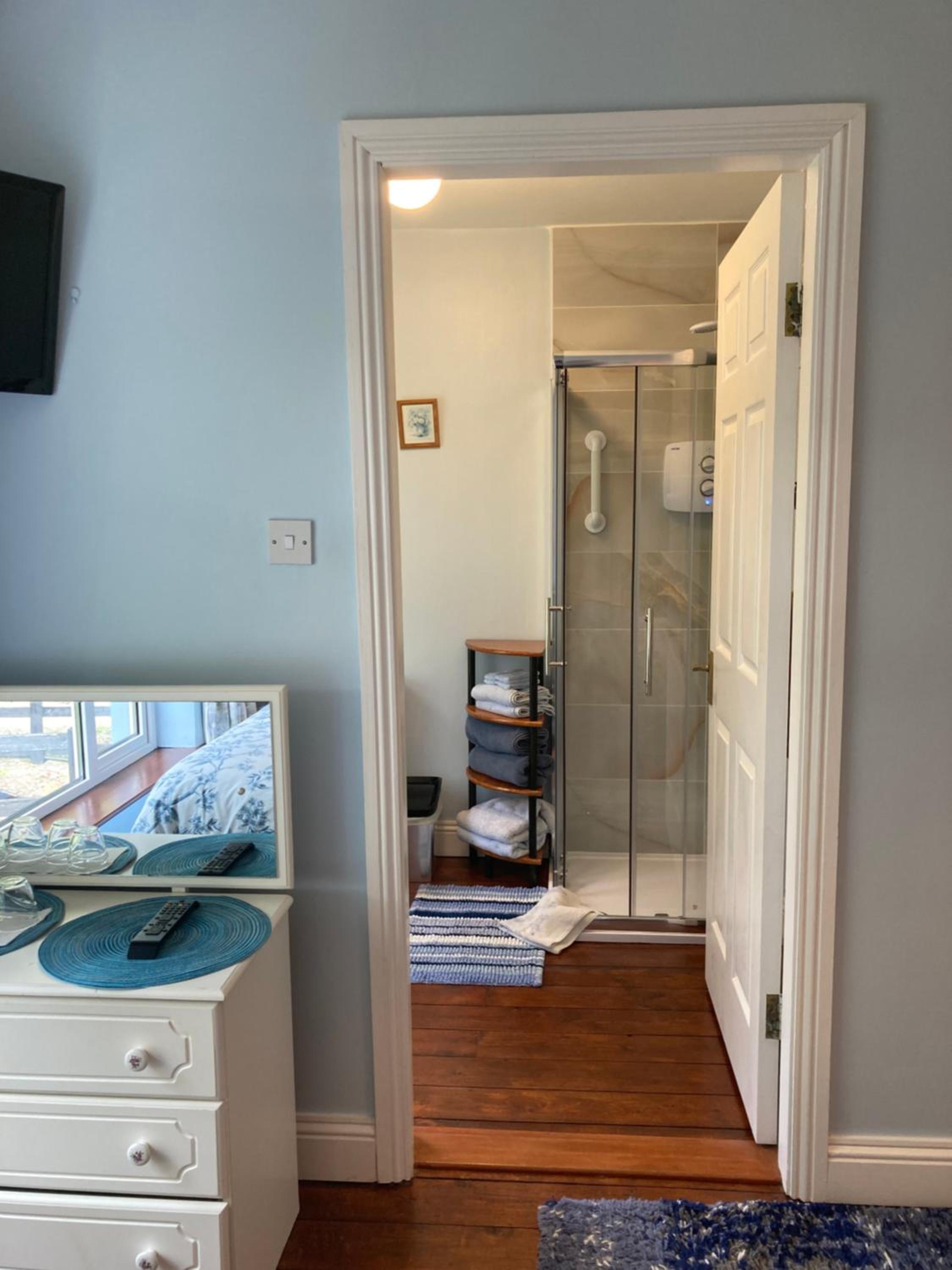 Family Room with Bathroom photo 2