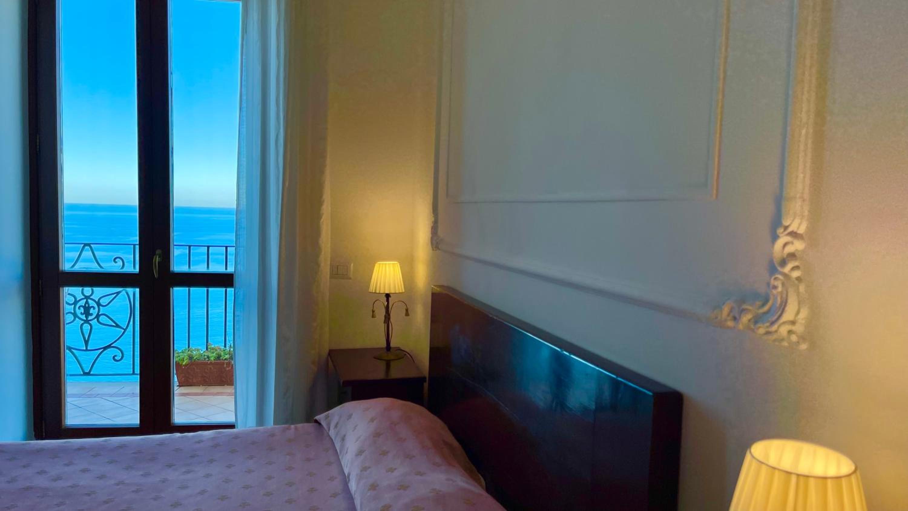 Triple Room with Balcony and Sea View photo 3