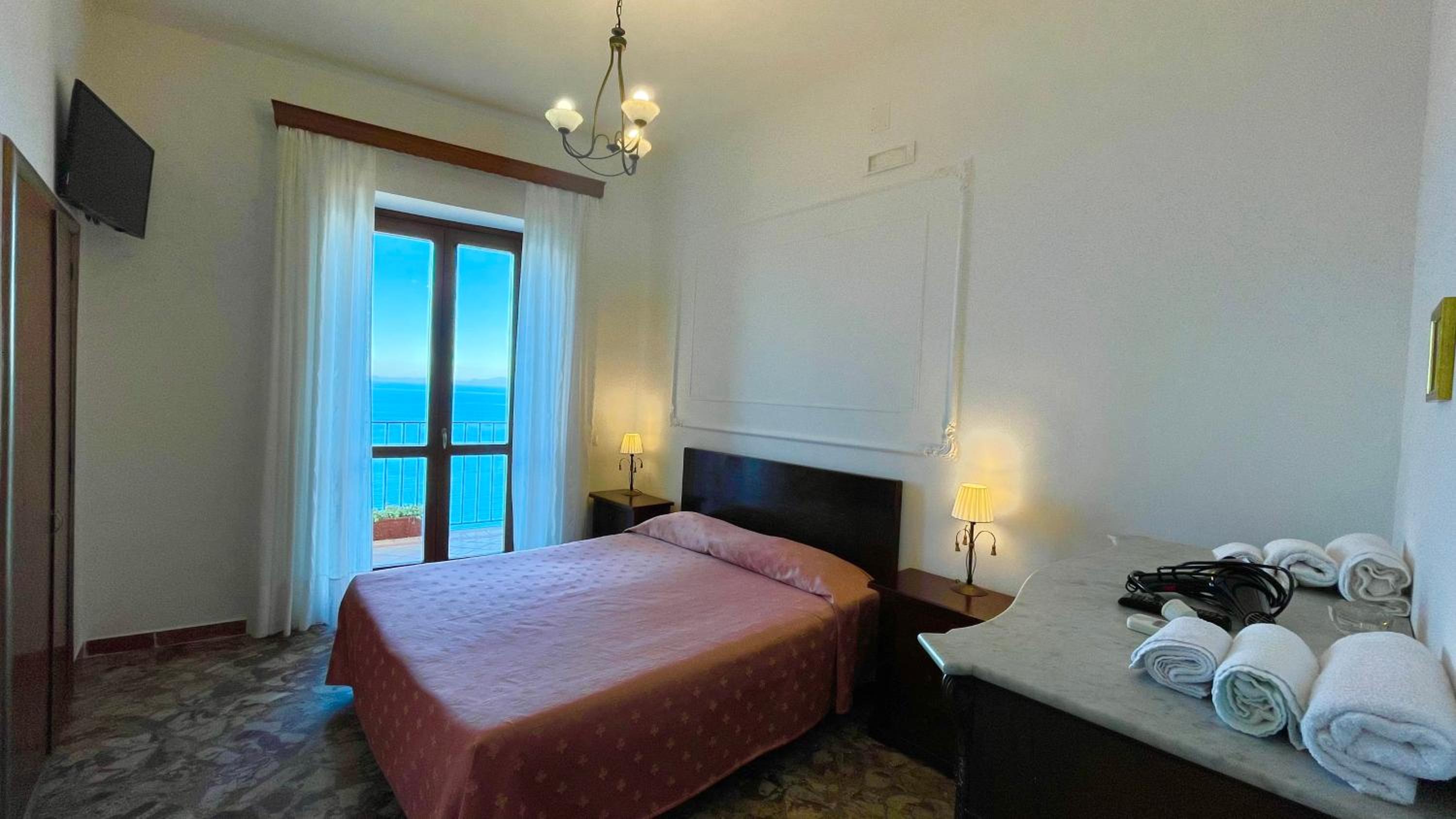 Triple Room with Balcony and Sea View photo 1