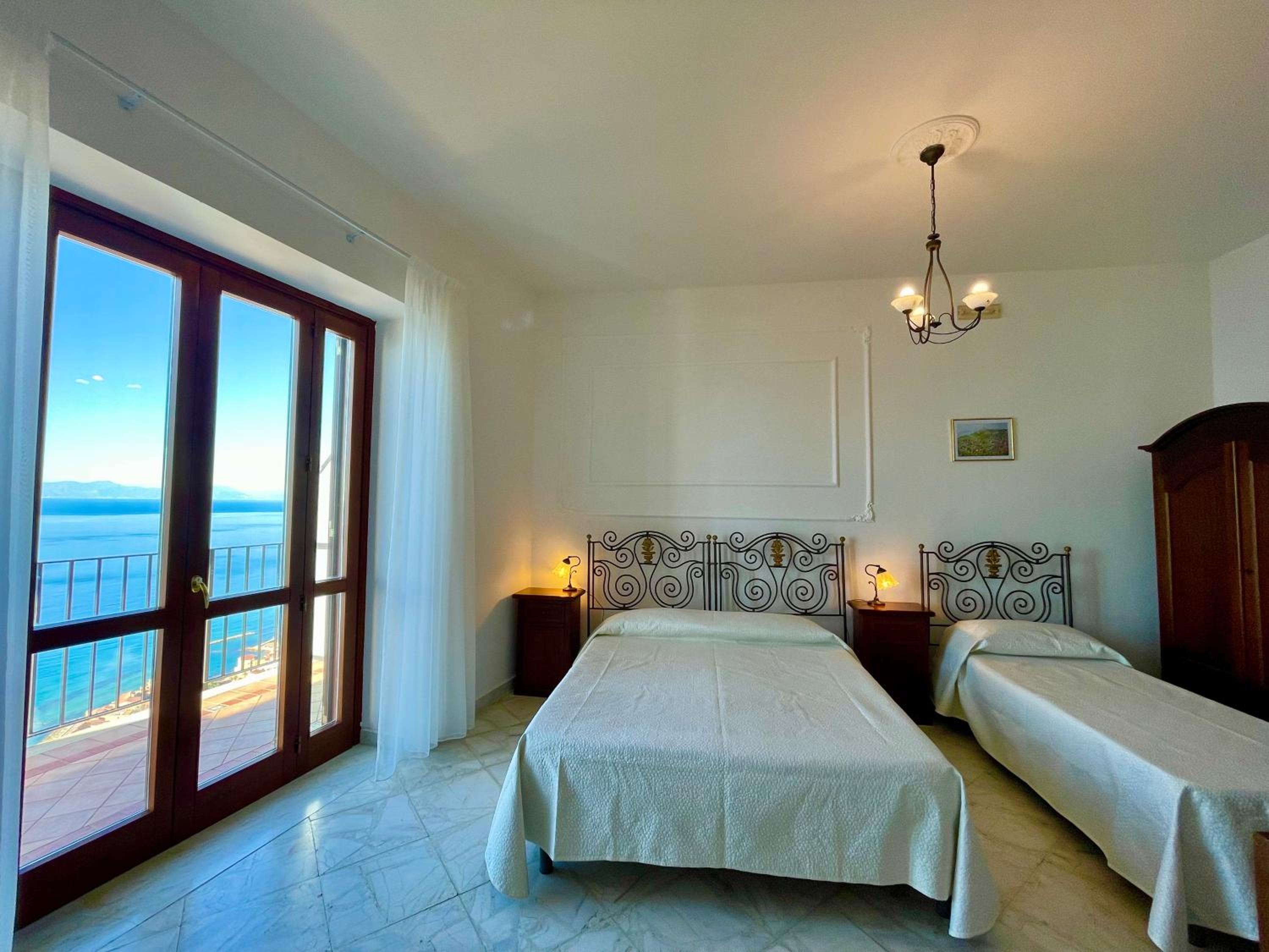Triple Room with Balcony and Sea View photo 1