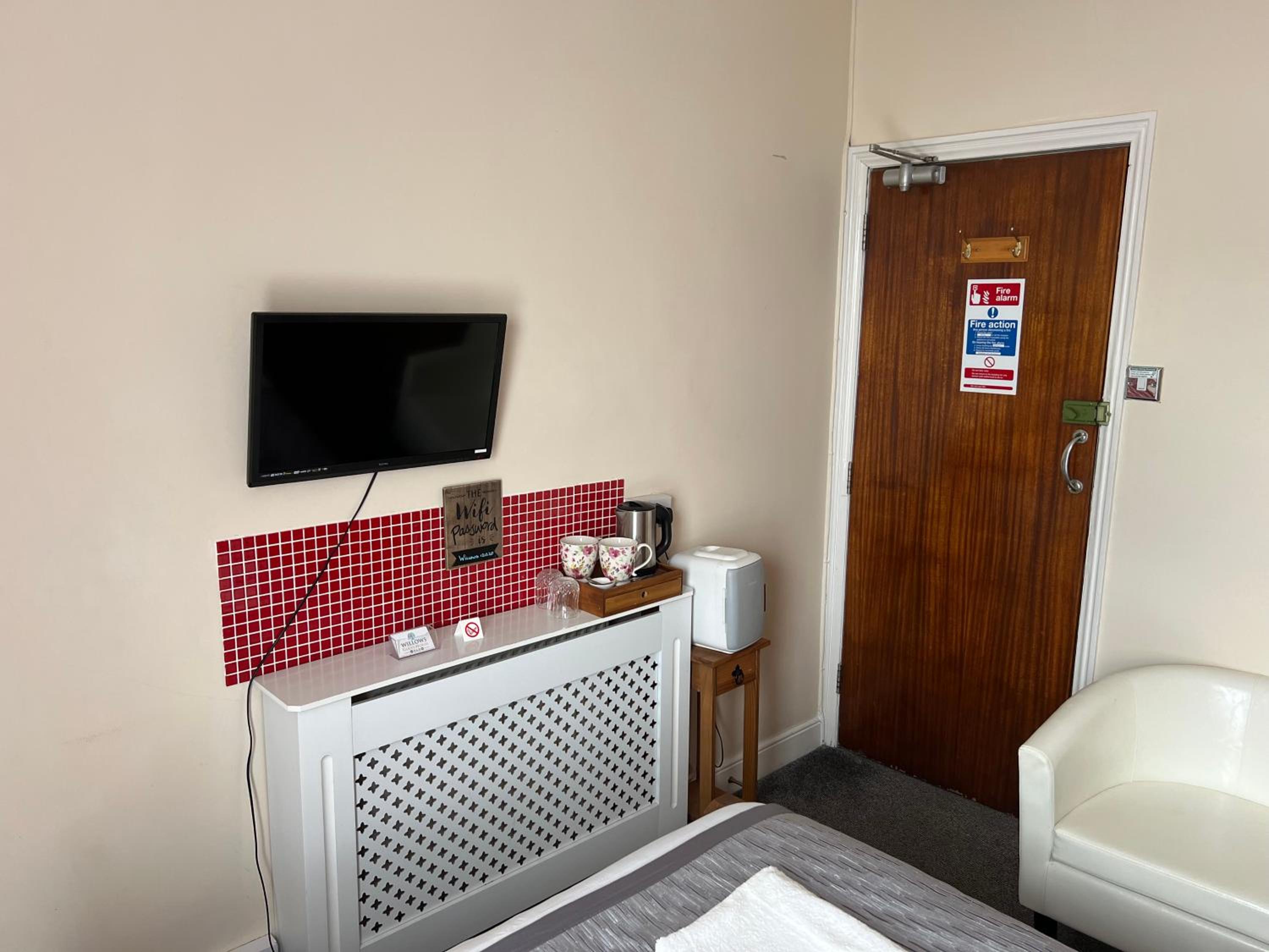 Double Room with Shared Bathroom photo 2