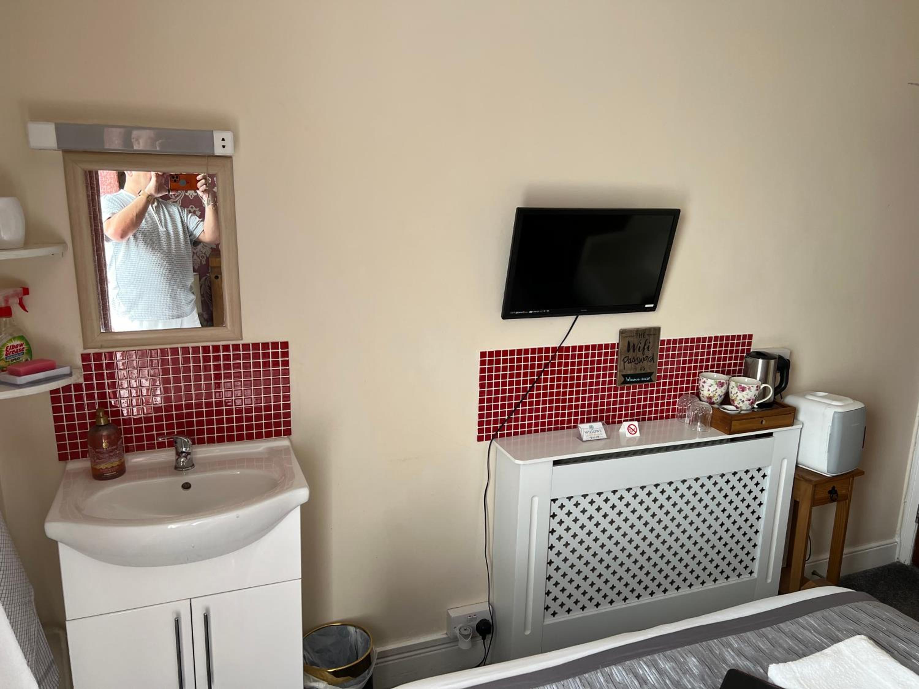 Double Room with Shared Bathroom photo 3