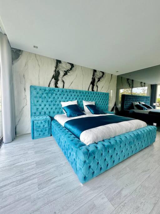 Villa photo 1