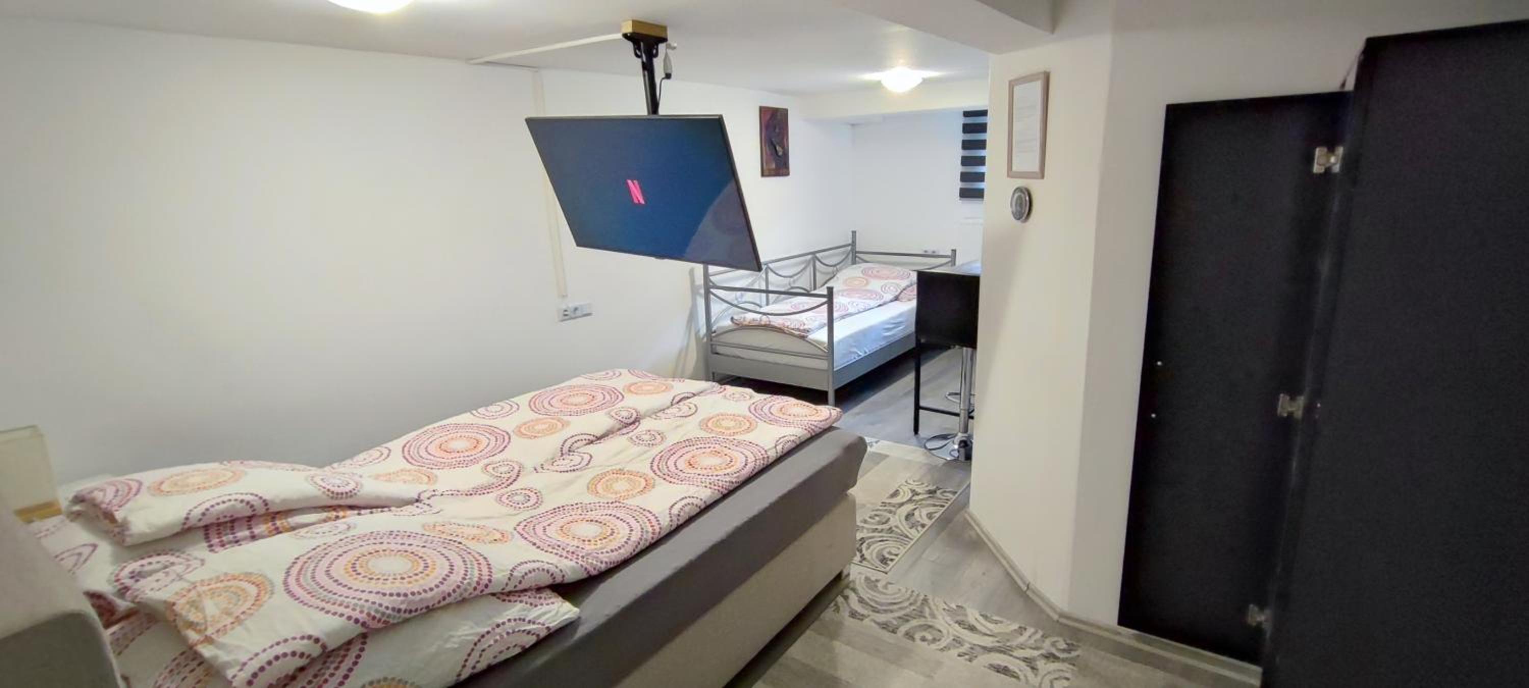 One-Bedroom Apartment photo 1