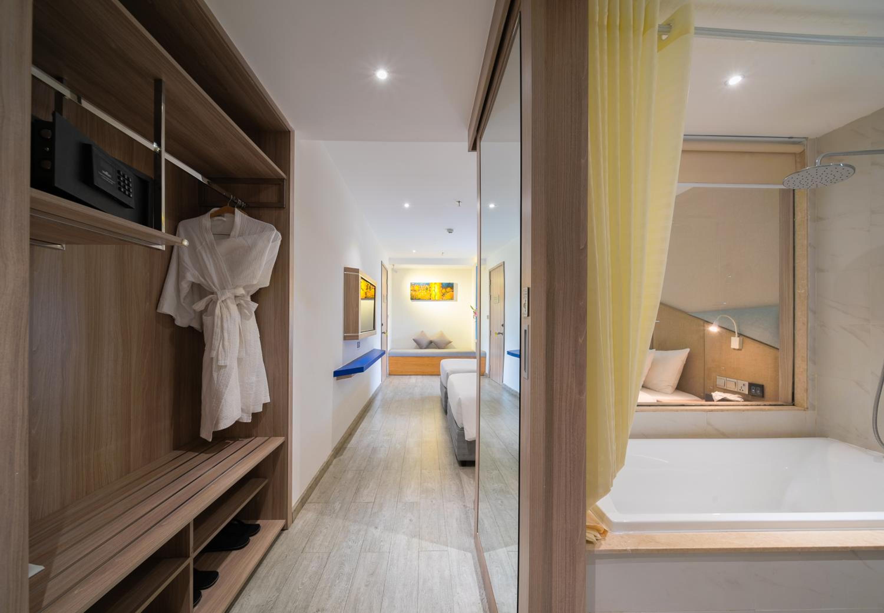 Deluxe Luxury Room - Photo 2