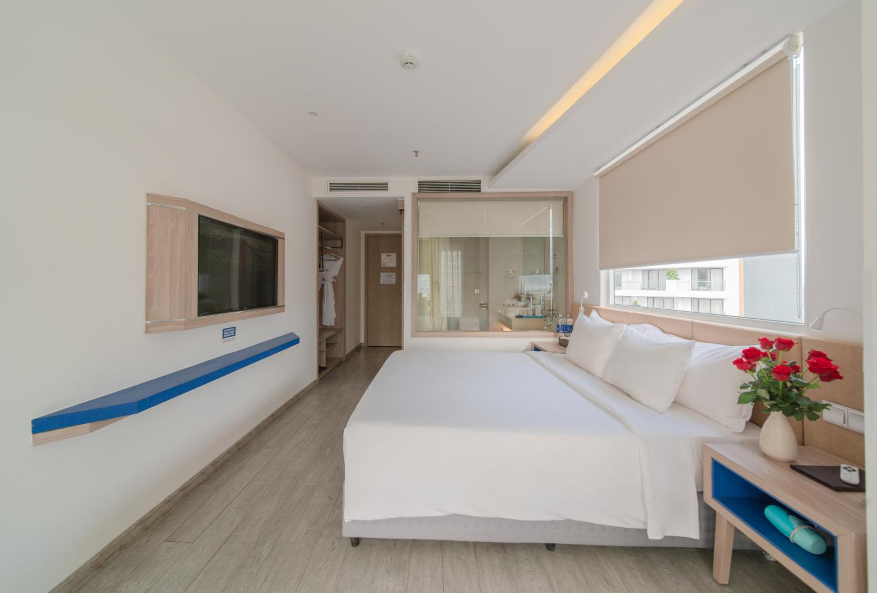 Senior Suite Room - Photo 10