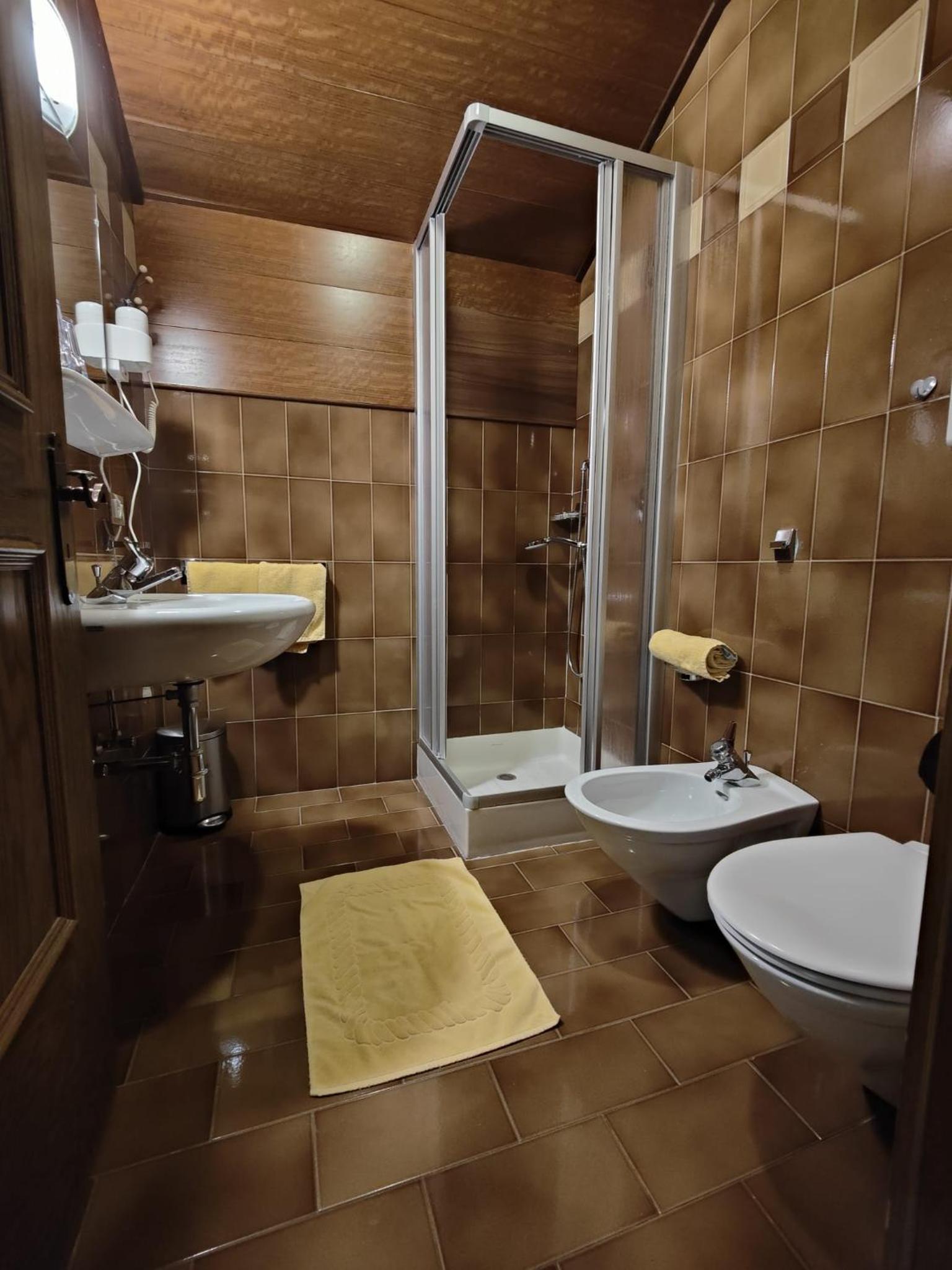 Double Room - Photo 19