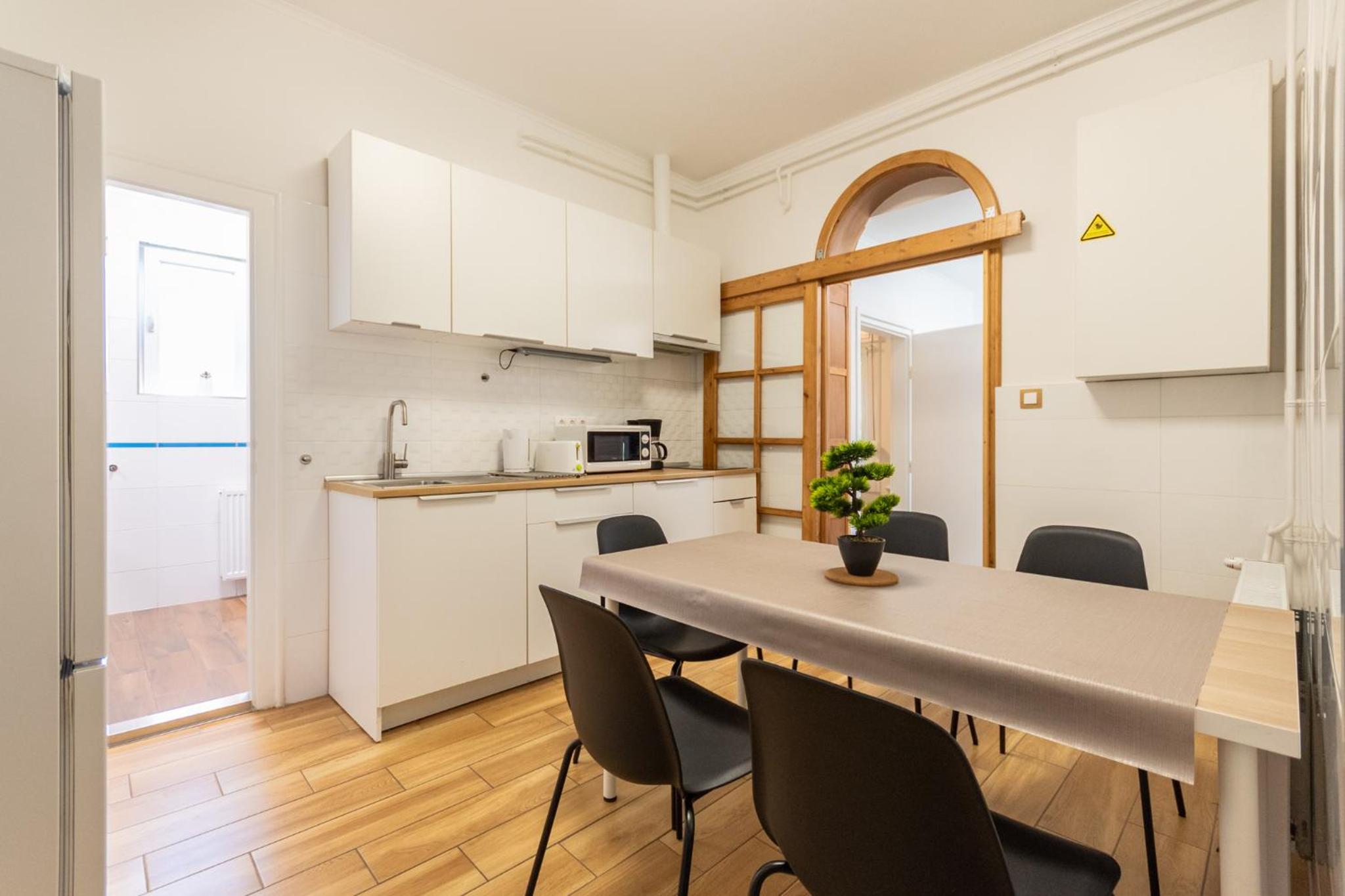 One-Bedroom Apartment - Photo 3