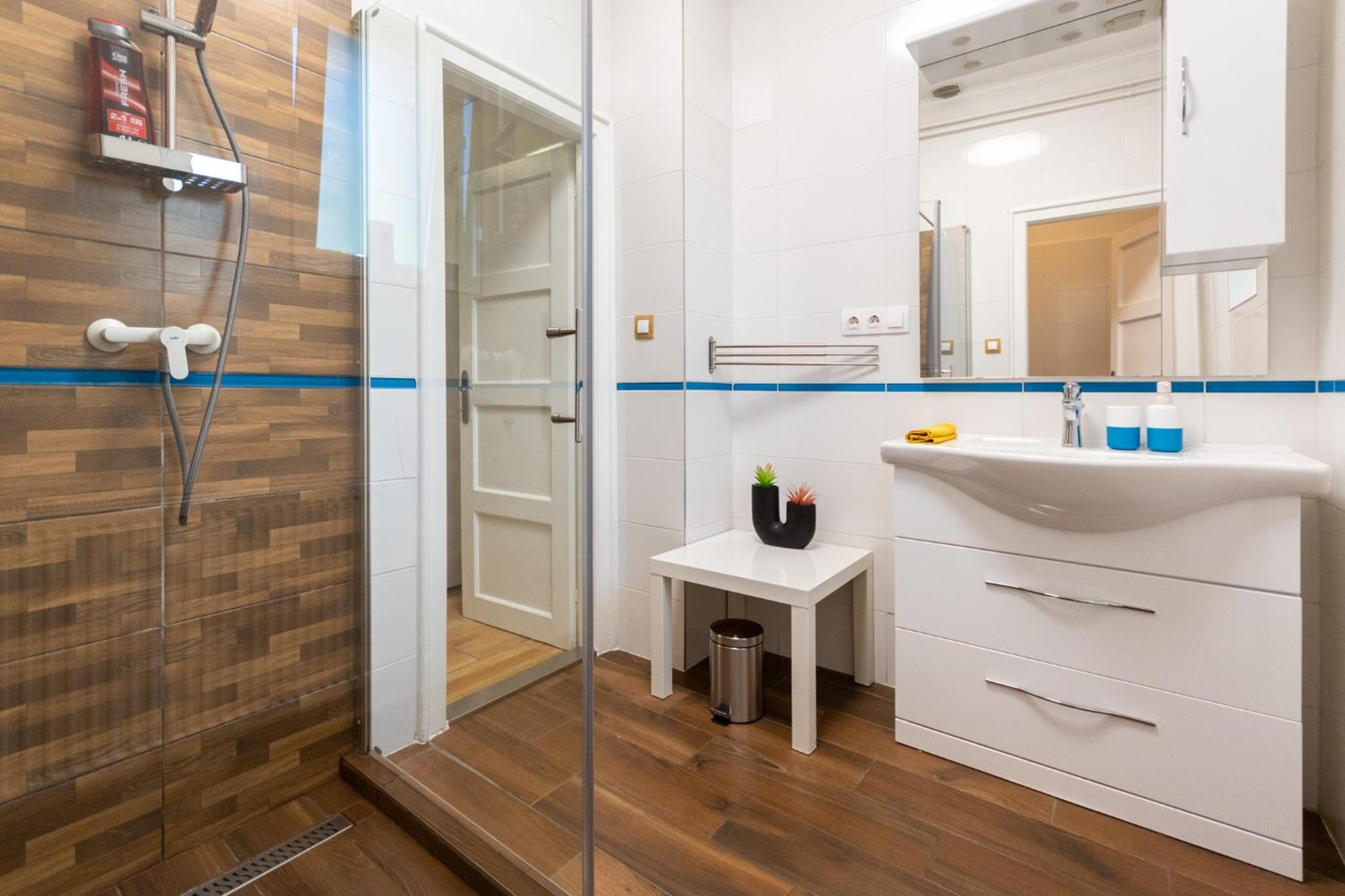 One-Bedroom Apartment - Photo 4
